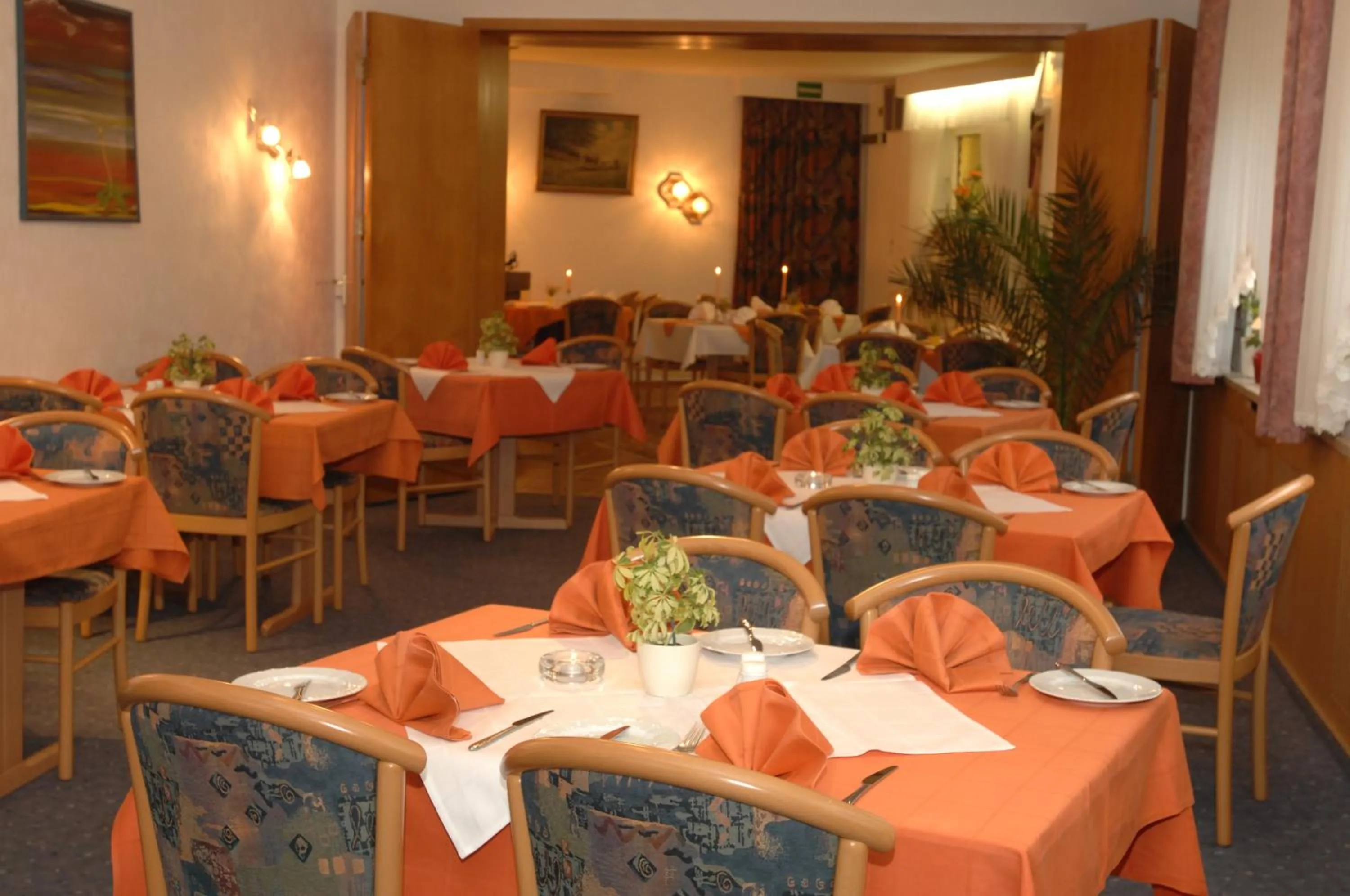 Restaurant/places to eat in Hotel-Restaurant zum Roeddenberg