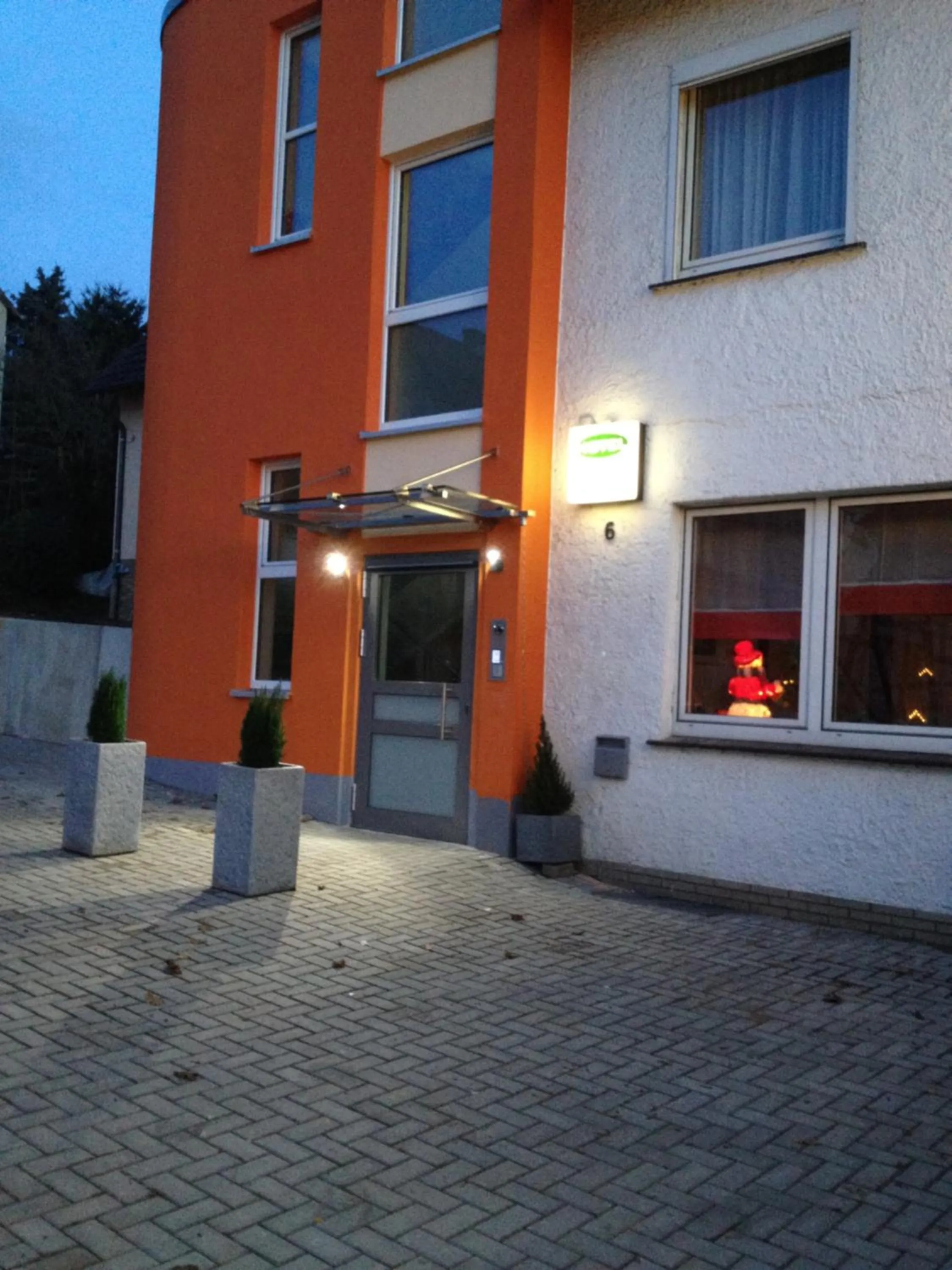 Facade/entrance in Hotel-Restaurant zum Roeddenberg