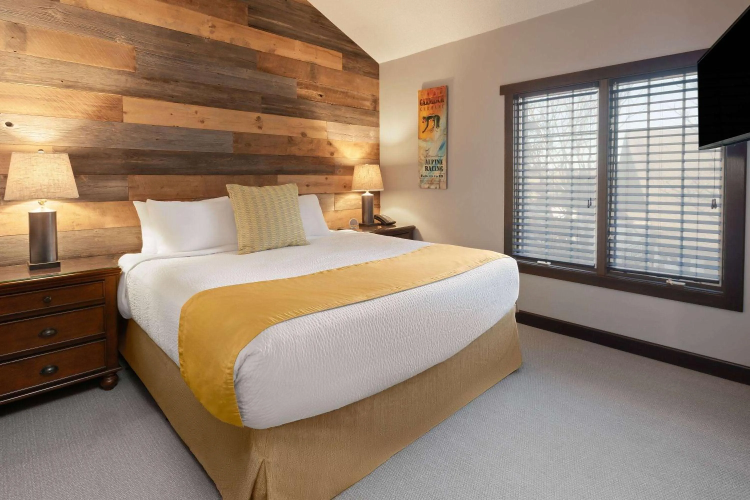 Photo of the whole room, Bed in Corduroy Inn and Lodge, Trademark Collection by Wyndham