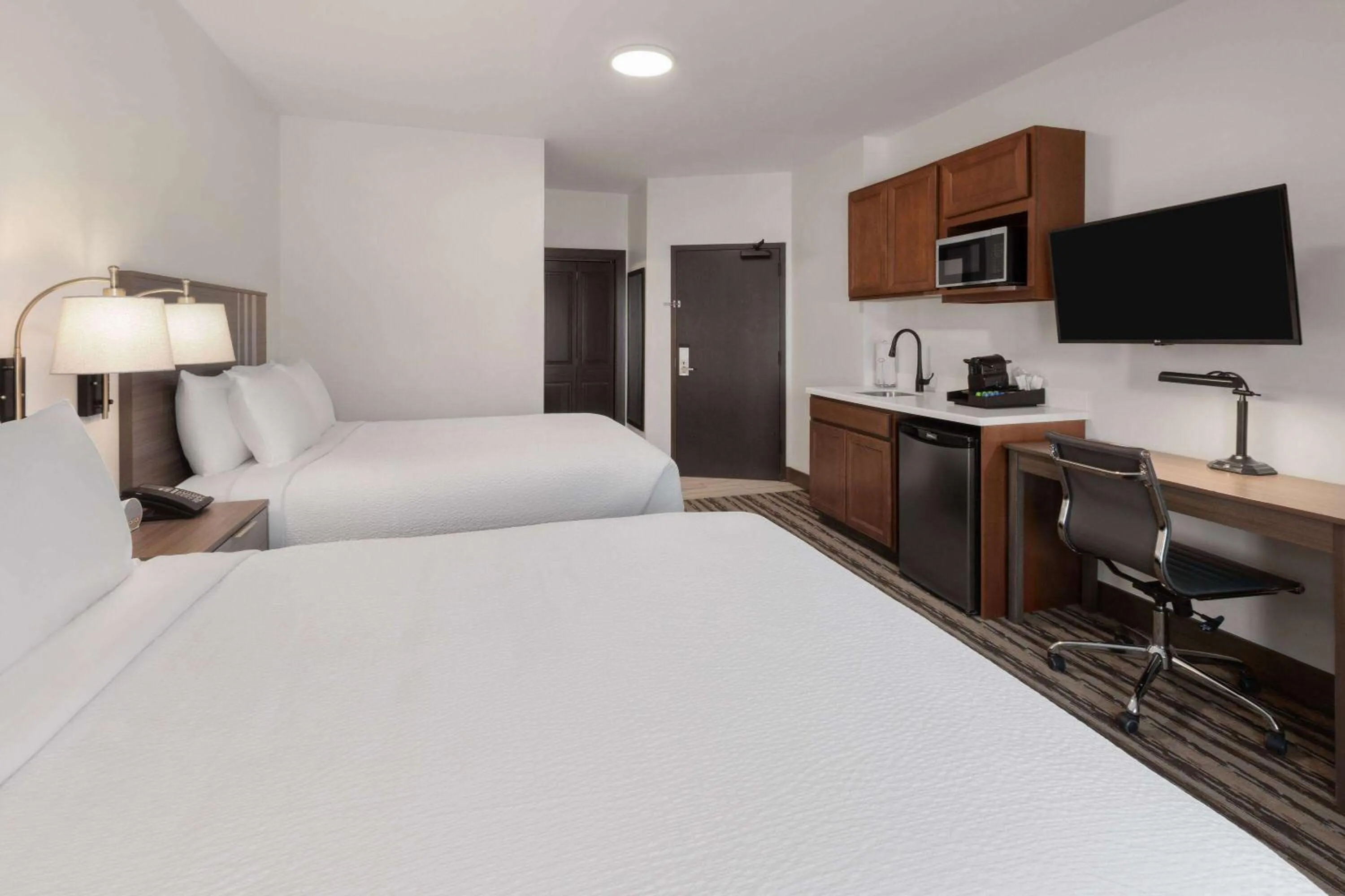 Photo of the whole room, Bed in Corduroy Inn and Lodge, Trademark Collection by Wyndham