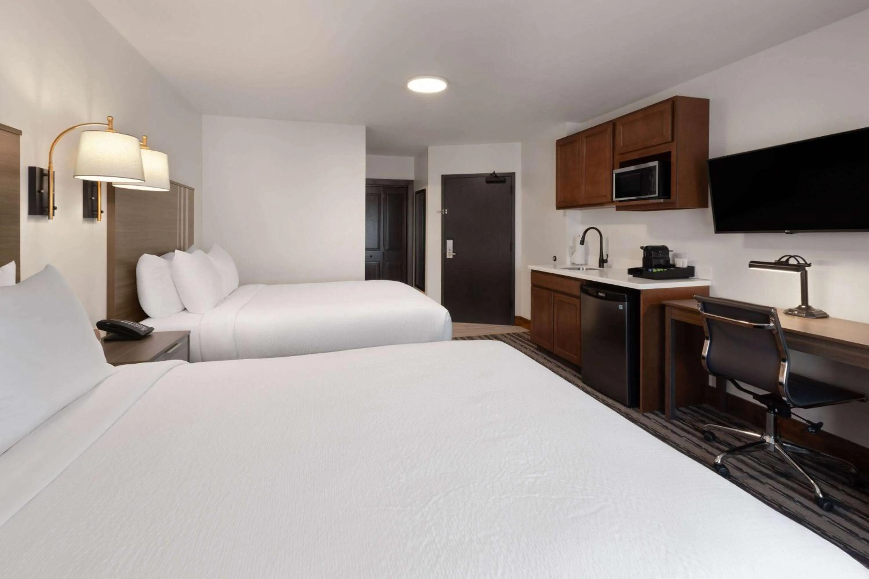 Photo of the whole room, Bed in Corduroy Inn and Lodge, Trademark Collection by Wyndham