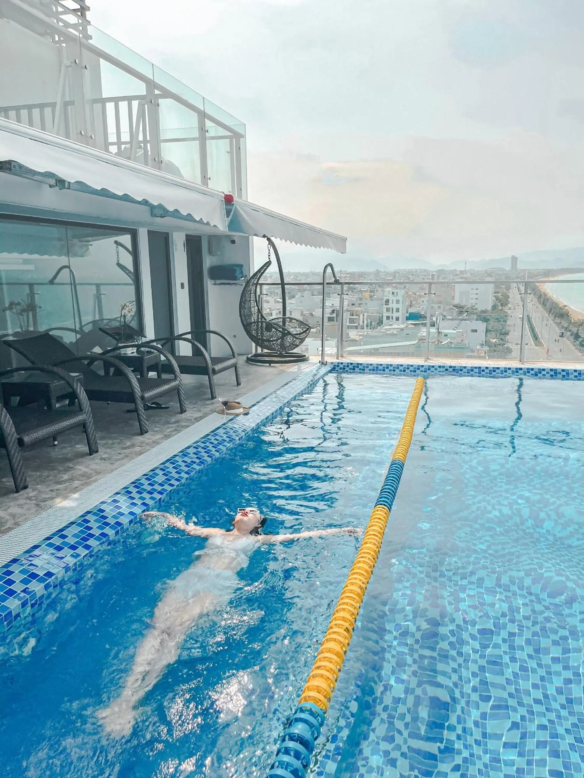 Swimming pool in Avenis Hotel