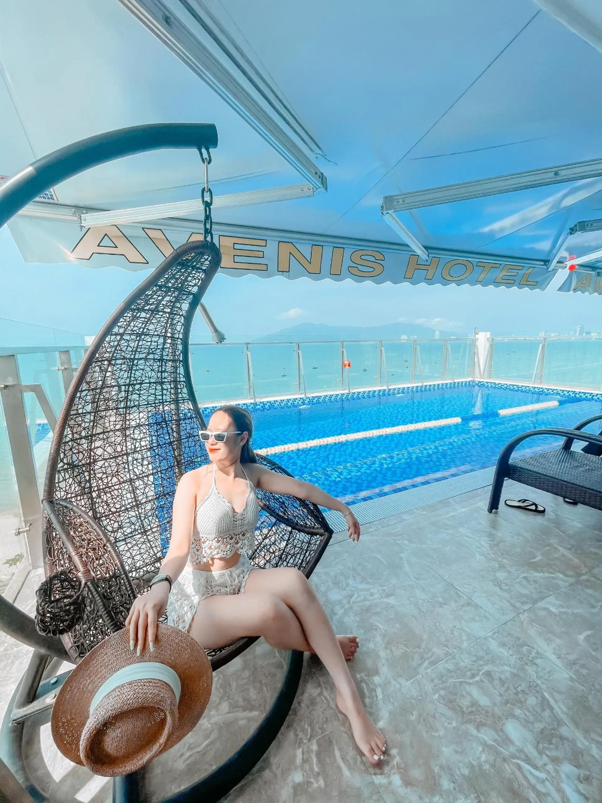 Swimming pool in Avenis Hotel