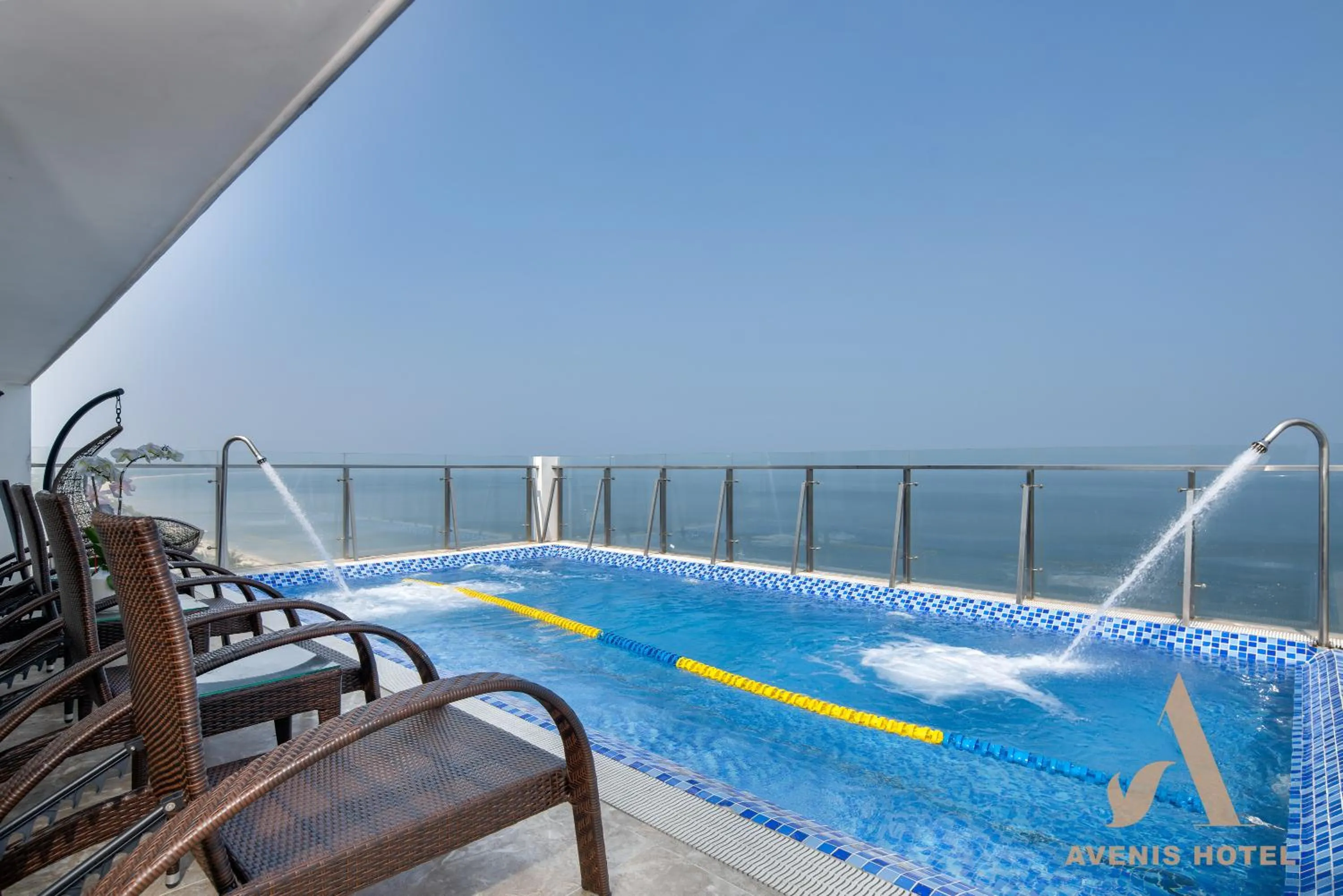 Swimming pool in Avenis Hotel