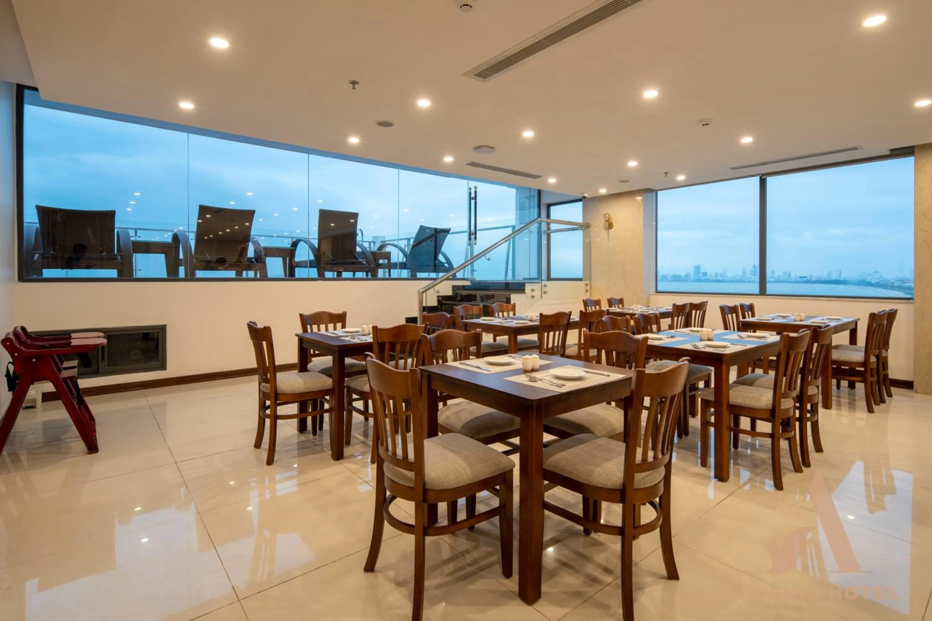 Swimming pool in Avenis Hotel