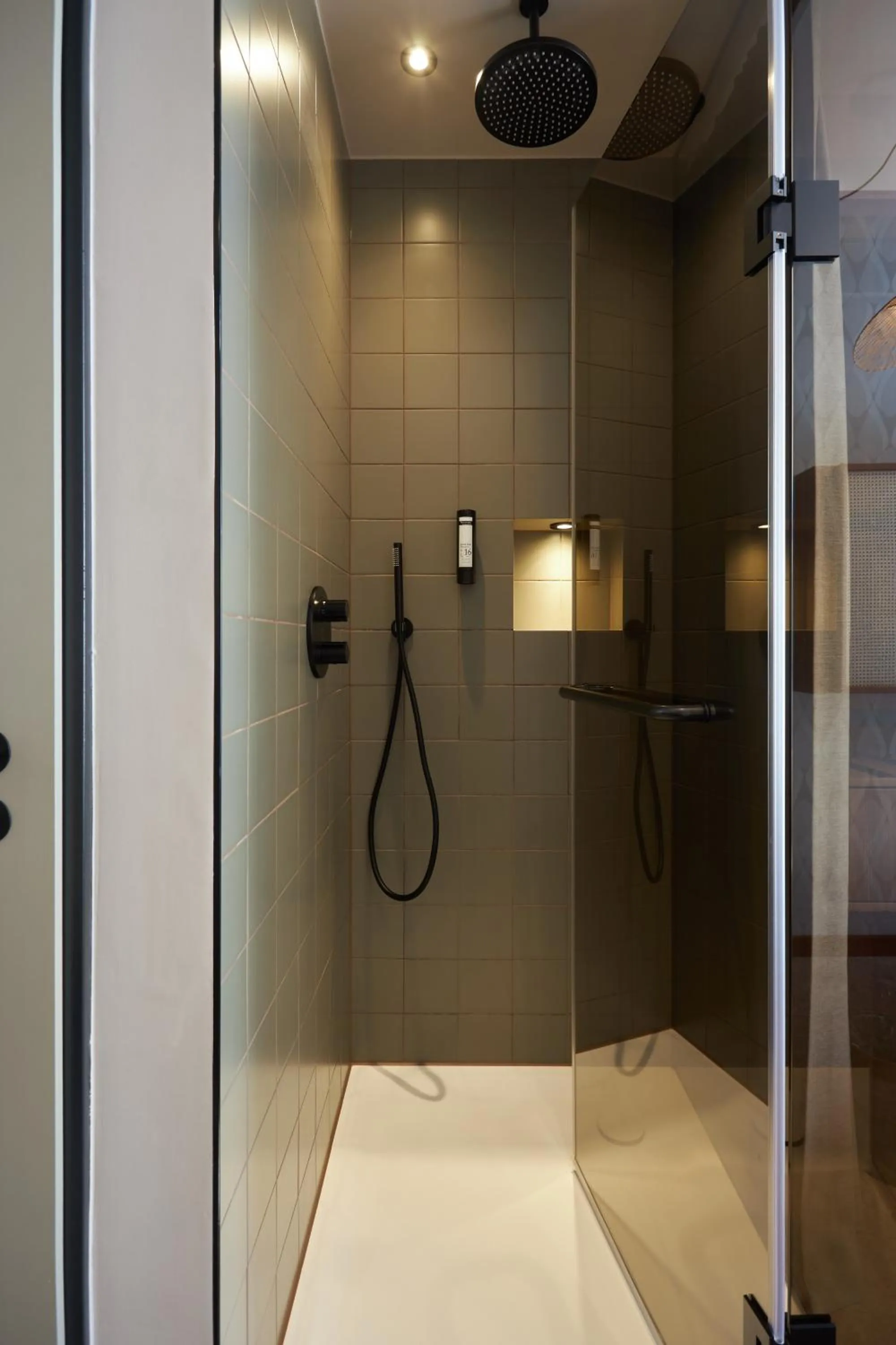 Shower in Cocoon Sendlinger Tor