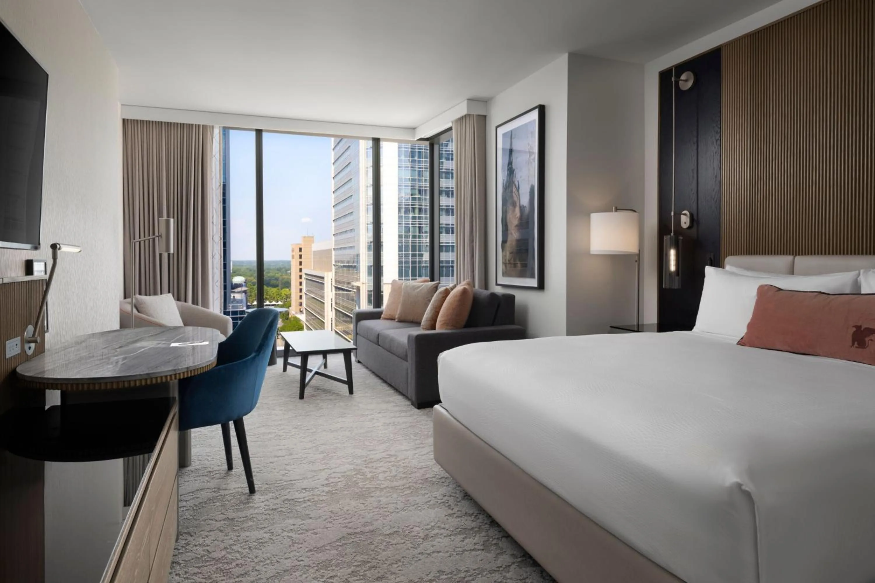 Photo of the whole room, Bed in JW Marriott Charlotte