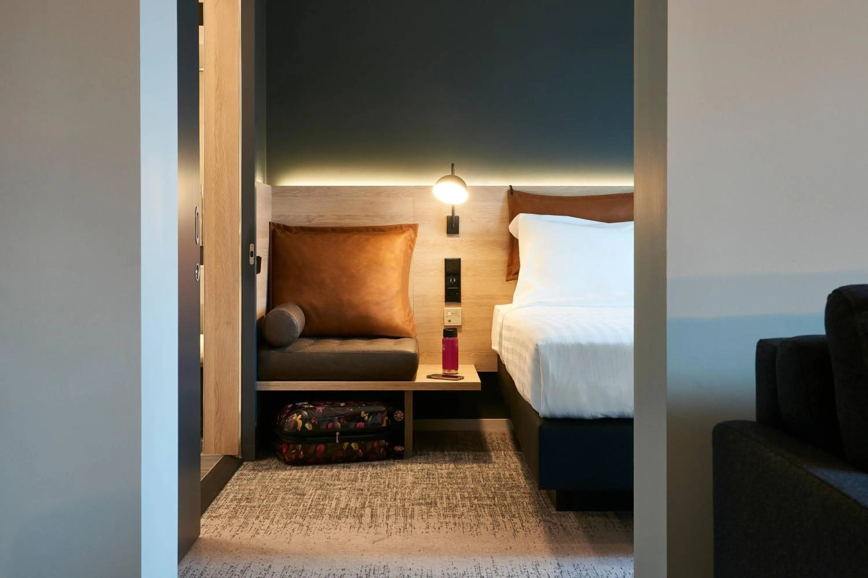 Photo of the whole room, Bed in Moxy Chester