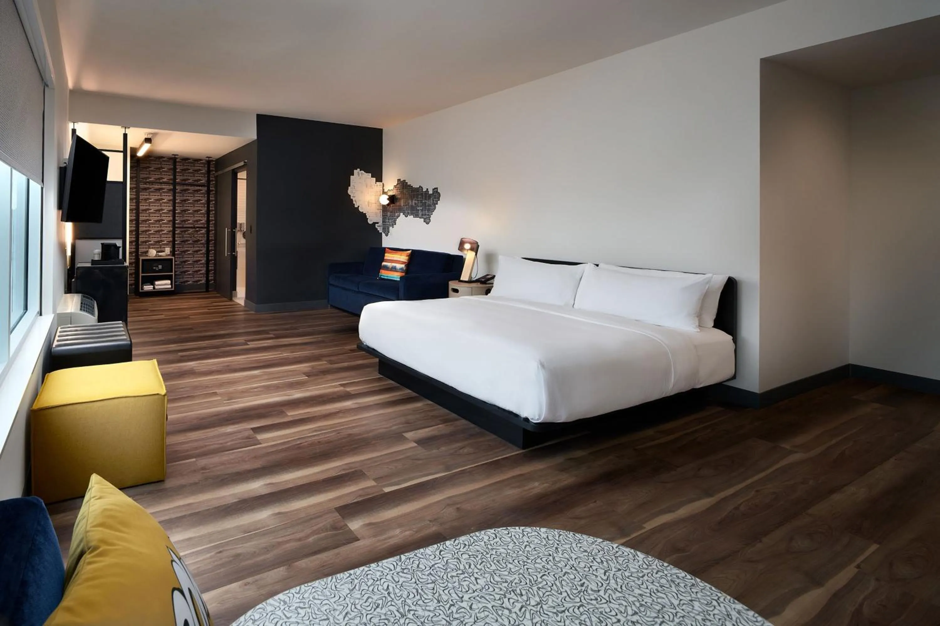 Photo of the whole room, Bed in Aloft Orlando International Drive by Marriott