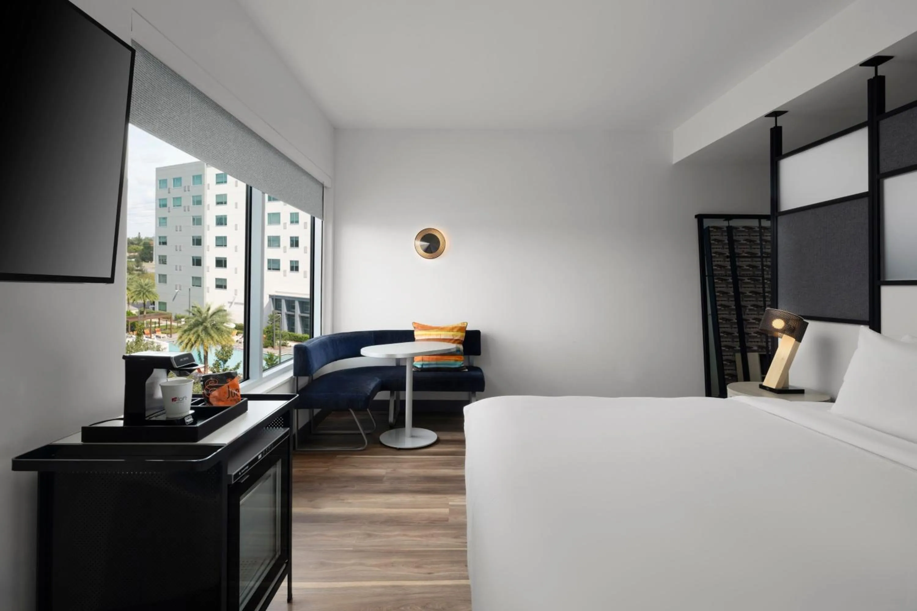 Swimming pool, Bed in Aloft Orlando International Drive by Marriott