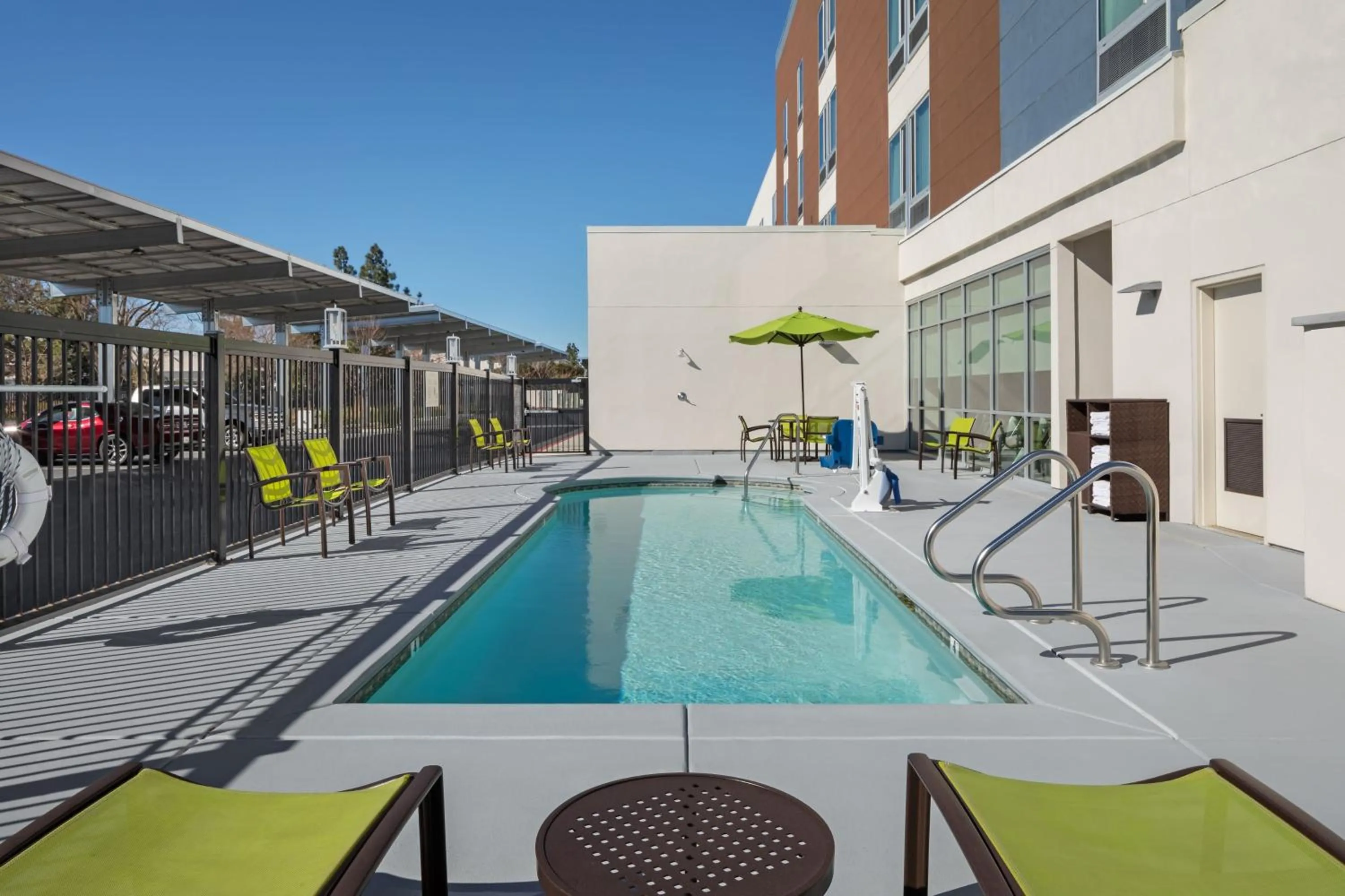 Swimming pool in SpringHill Suites by Marriott West Sacramento
