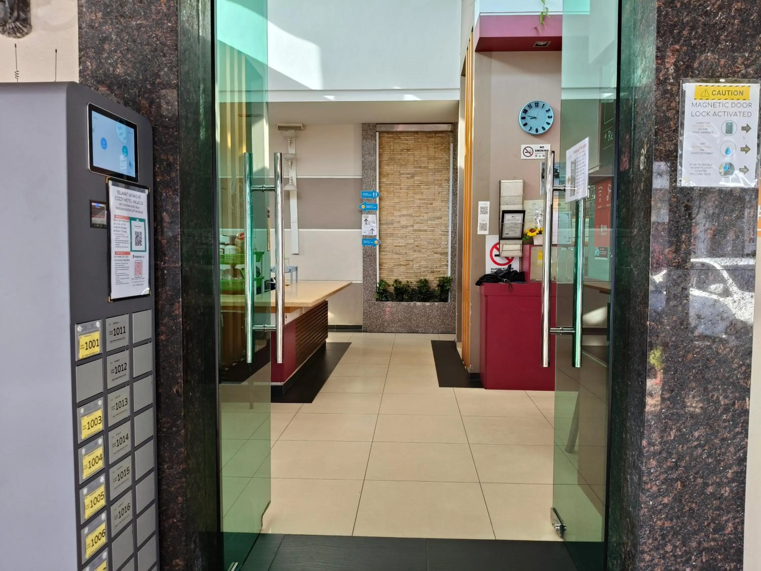 Facade/entrance in Cozzy Motel Malacca