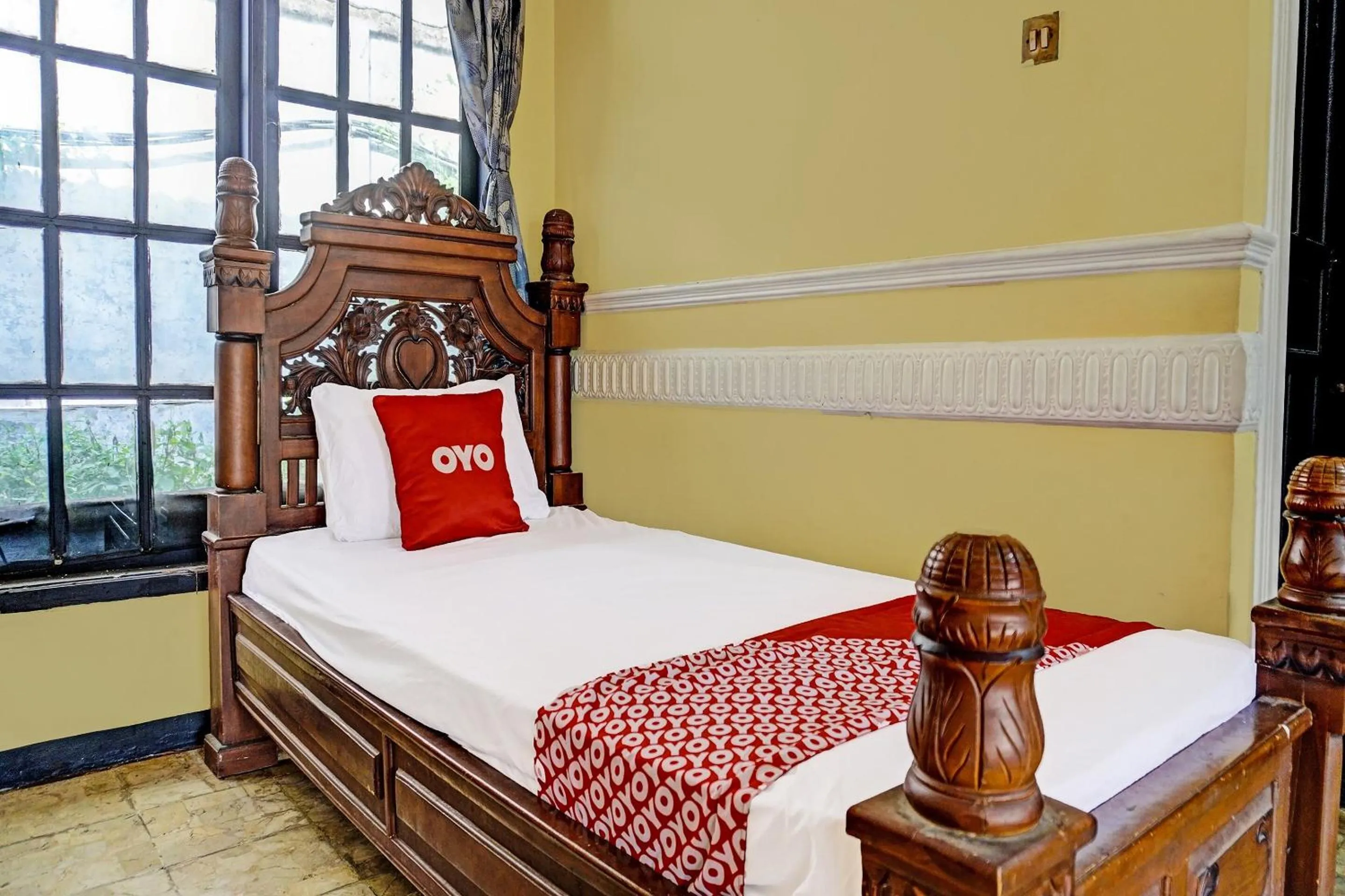 Bedroom in SPOT ON 91798 Hotel Grand Mutiara