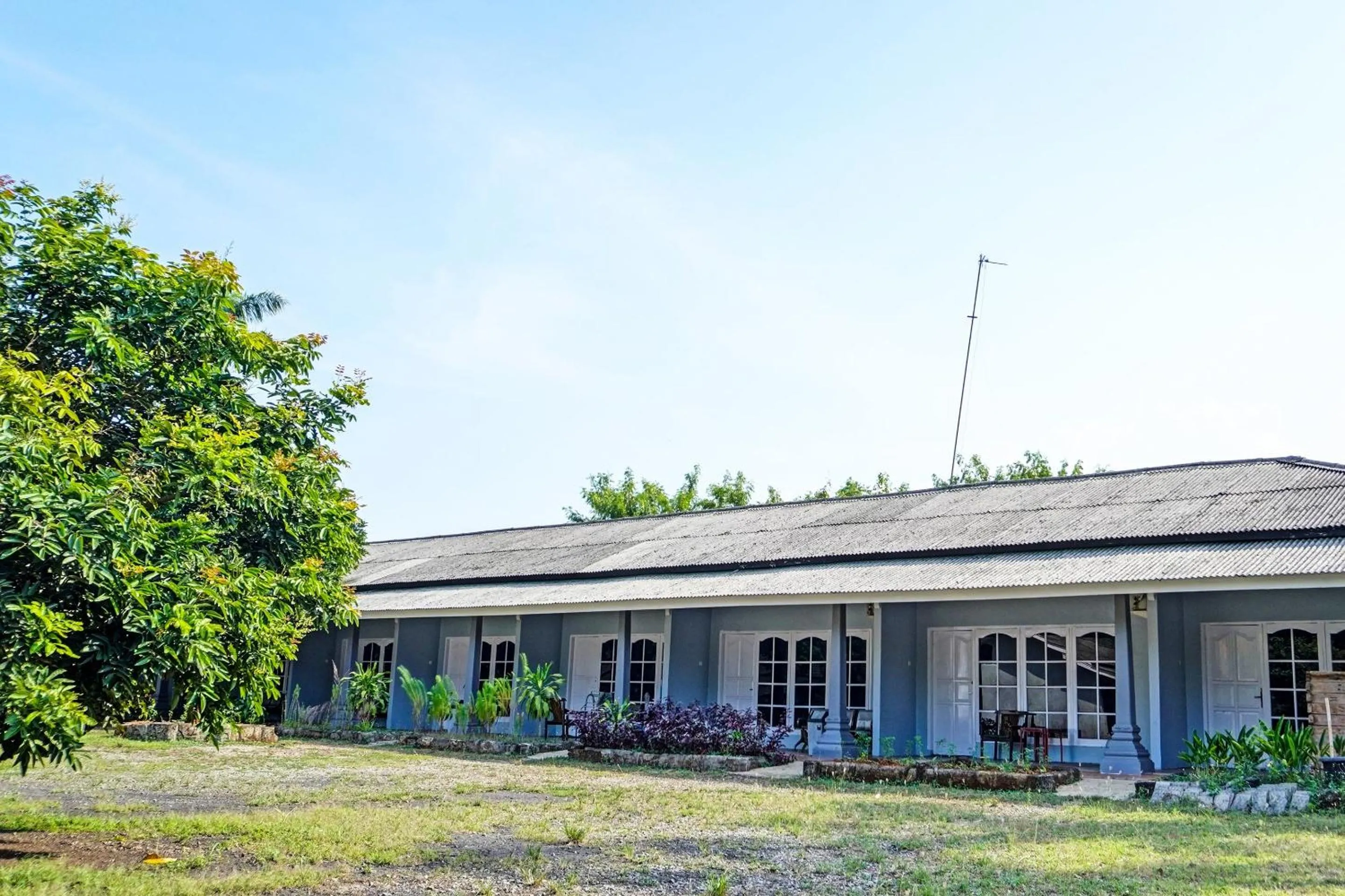 Facade/entrance in SPOT ON 91798 Hotel Grand Mutiara