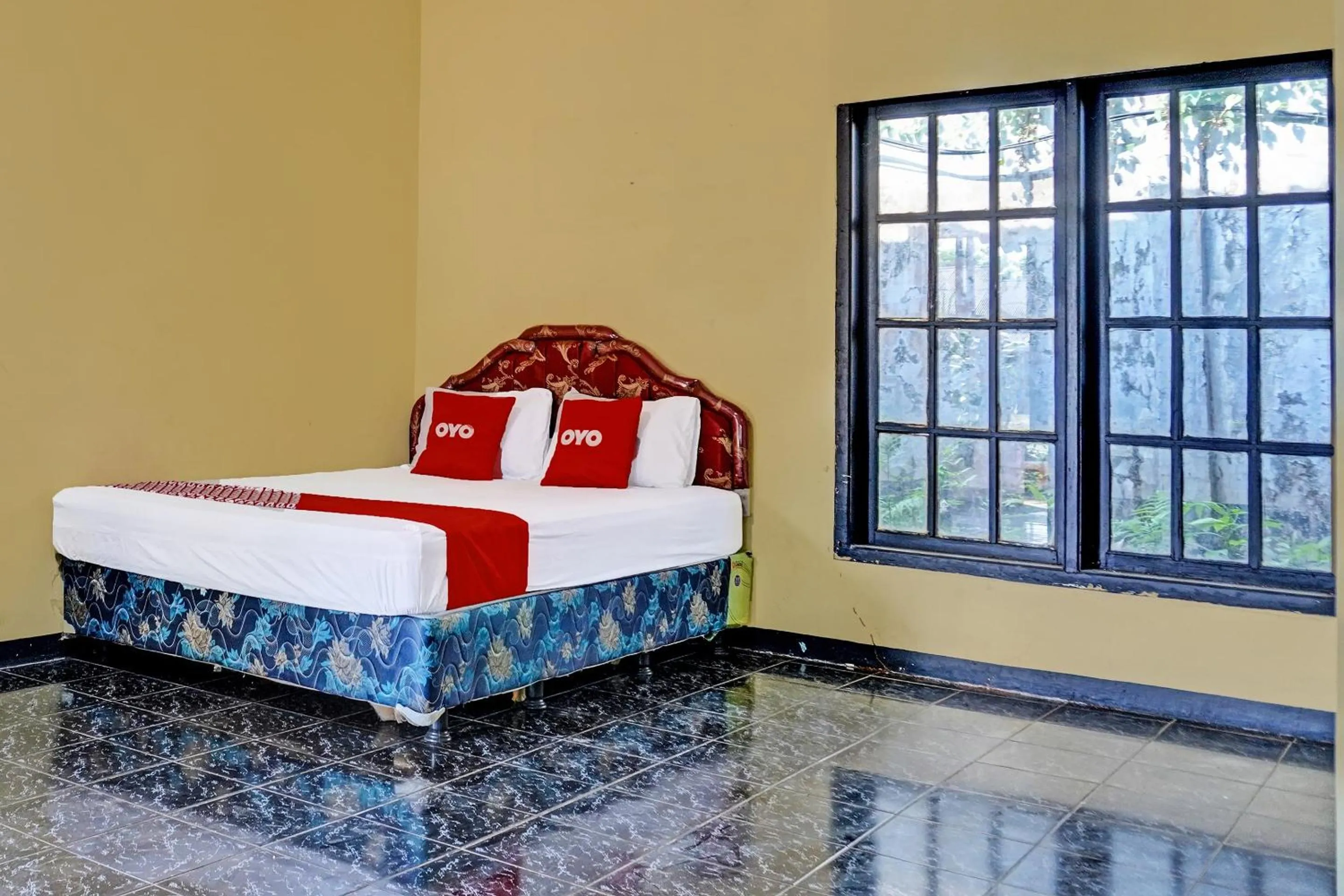 Bedroom in SPOT ON 91798 Hotel Grand Mutiara