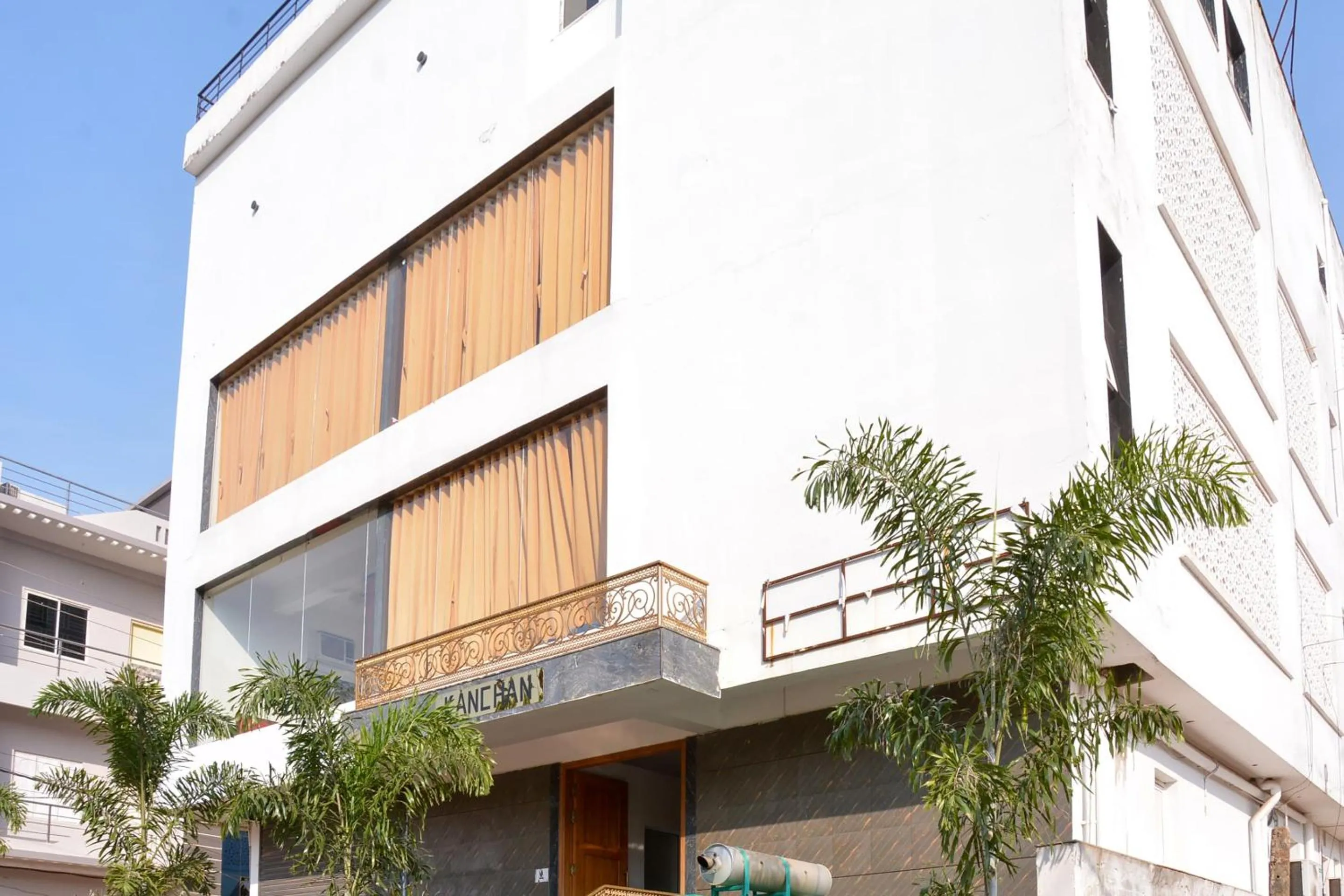 Facade/entrance in Super Collection O Sayhallo Kanchan