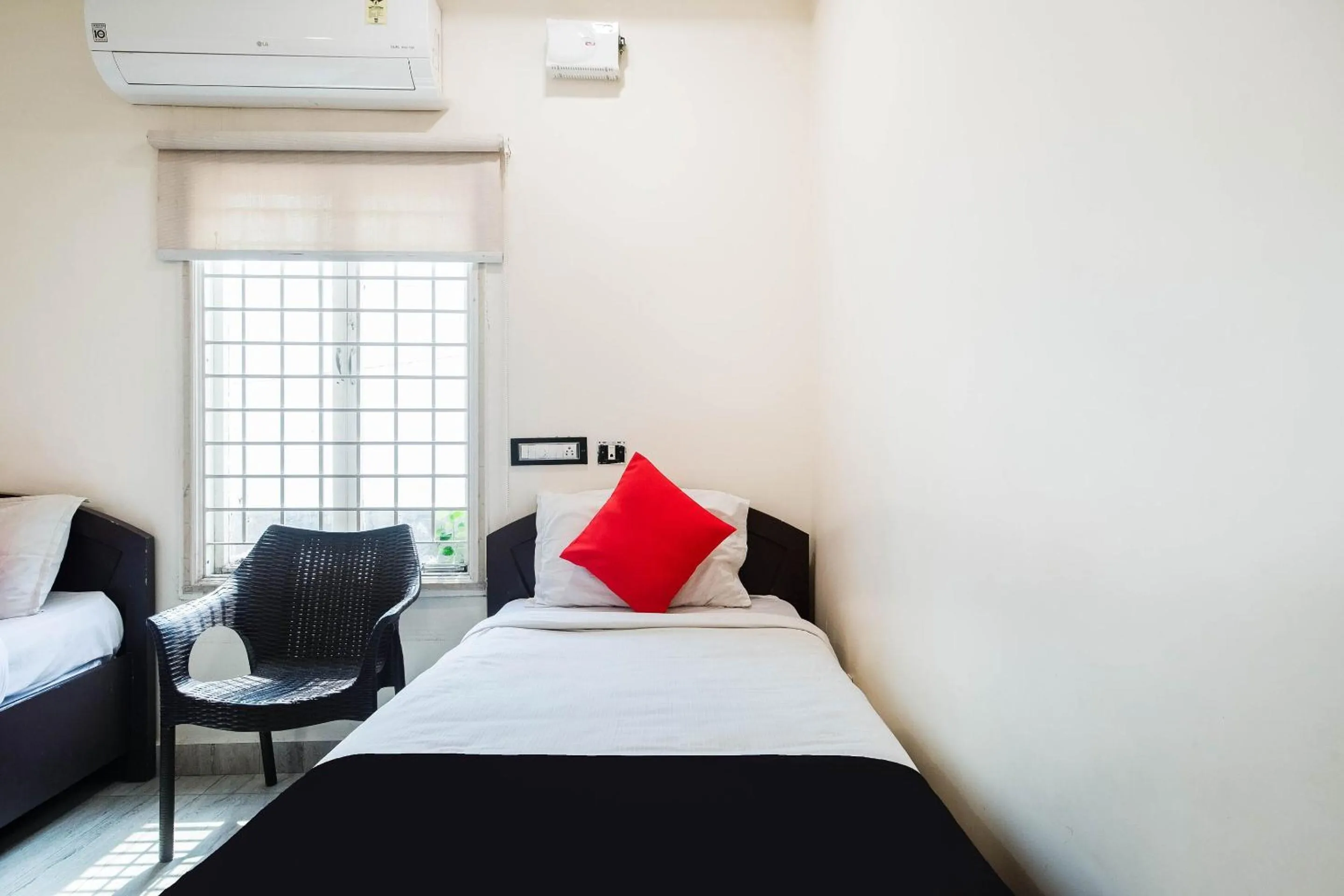 Bedroom, Bed in Capital O Aditya Grand