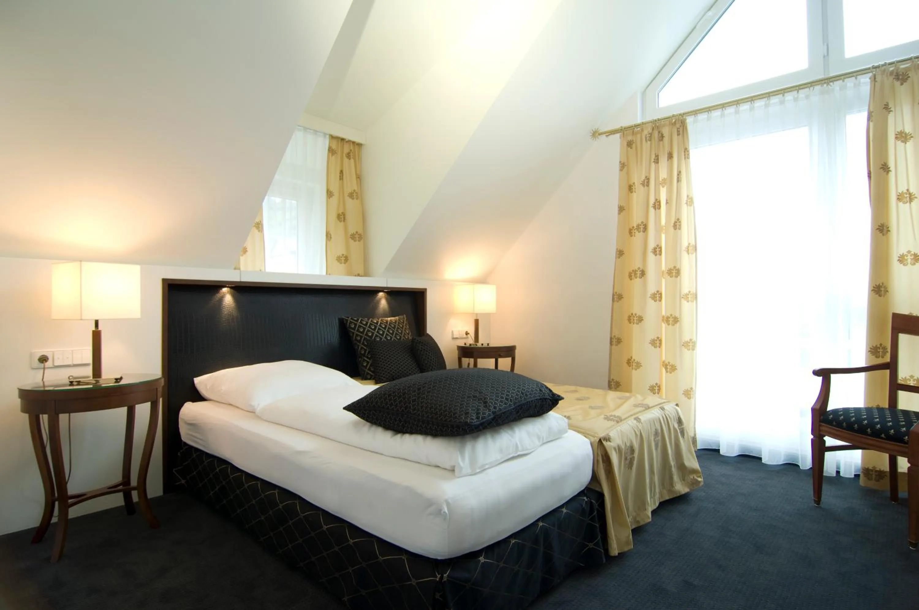 Bed in Hotel Ochsen Stuttgart