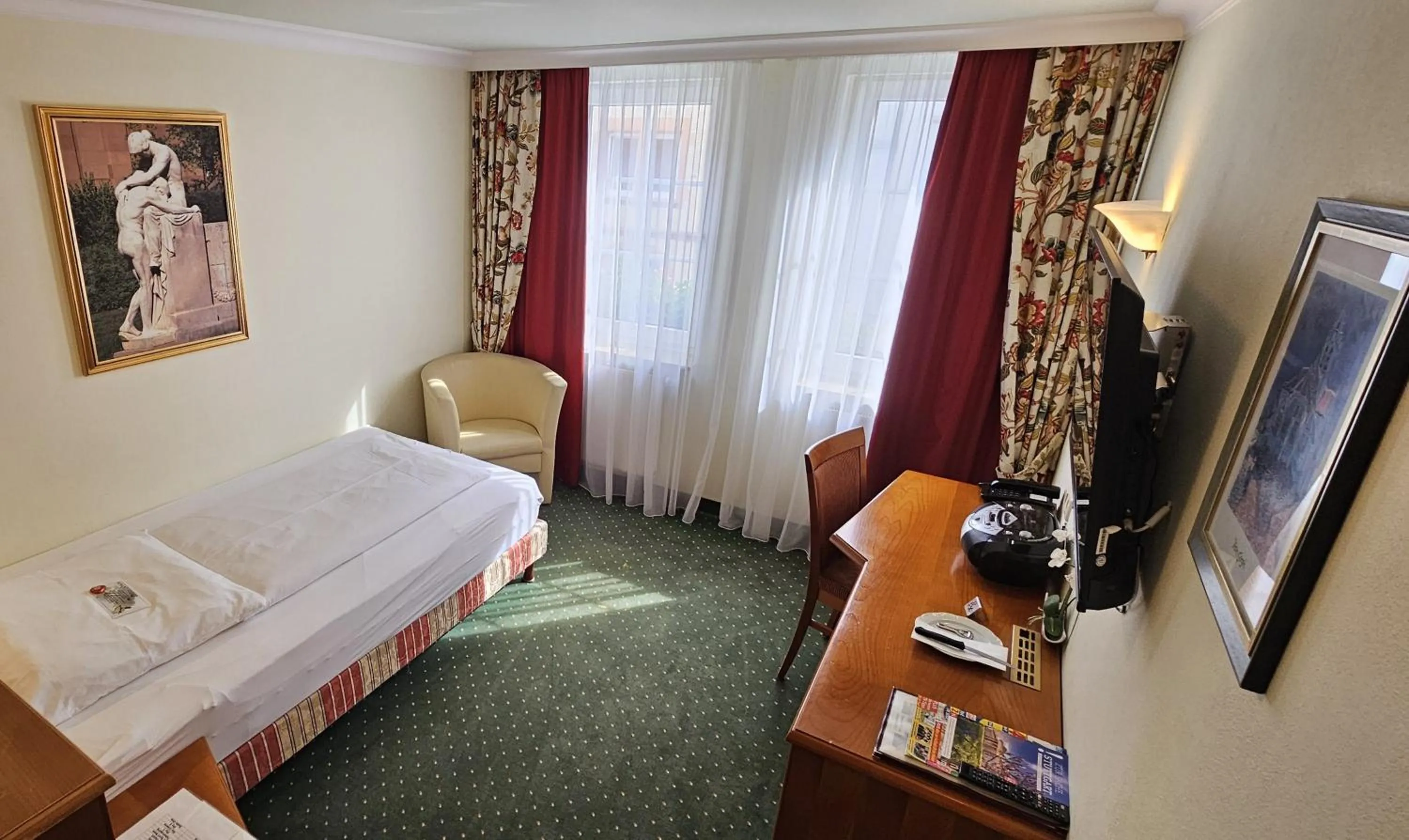 Photo of the whole room, Bed in Hotel Ochsen Stuttgart