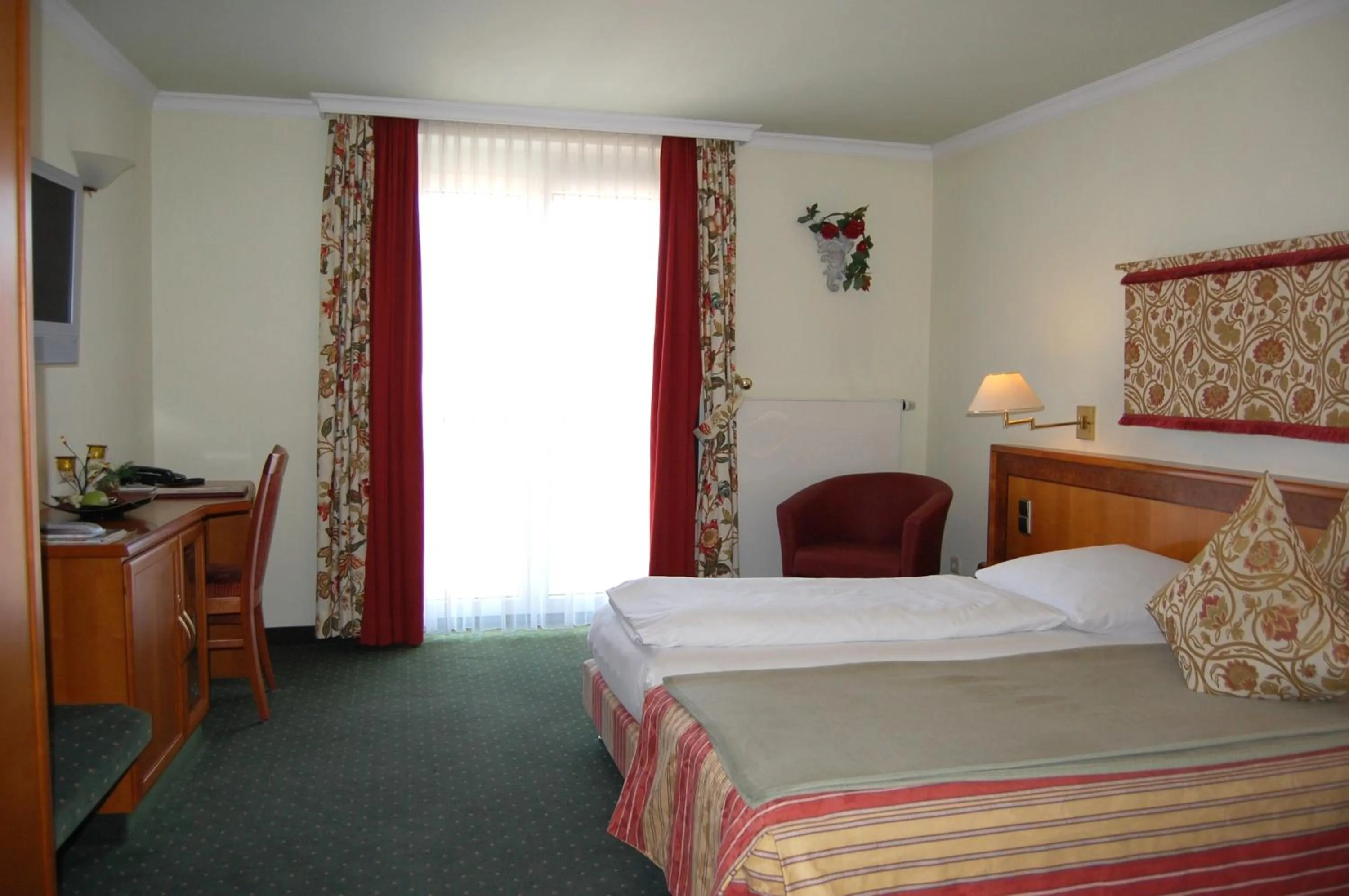 Photo of the whole room, Bed in Hotel Ochsen Stuttgart