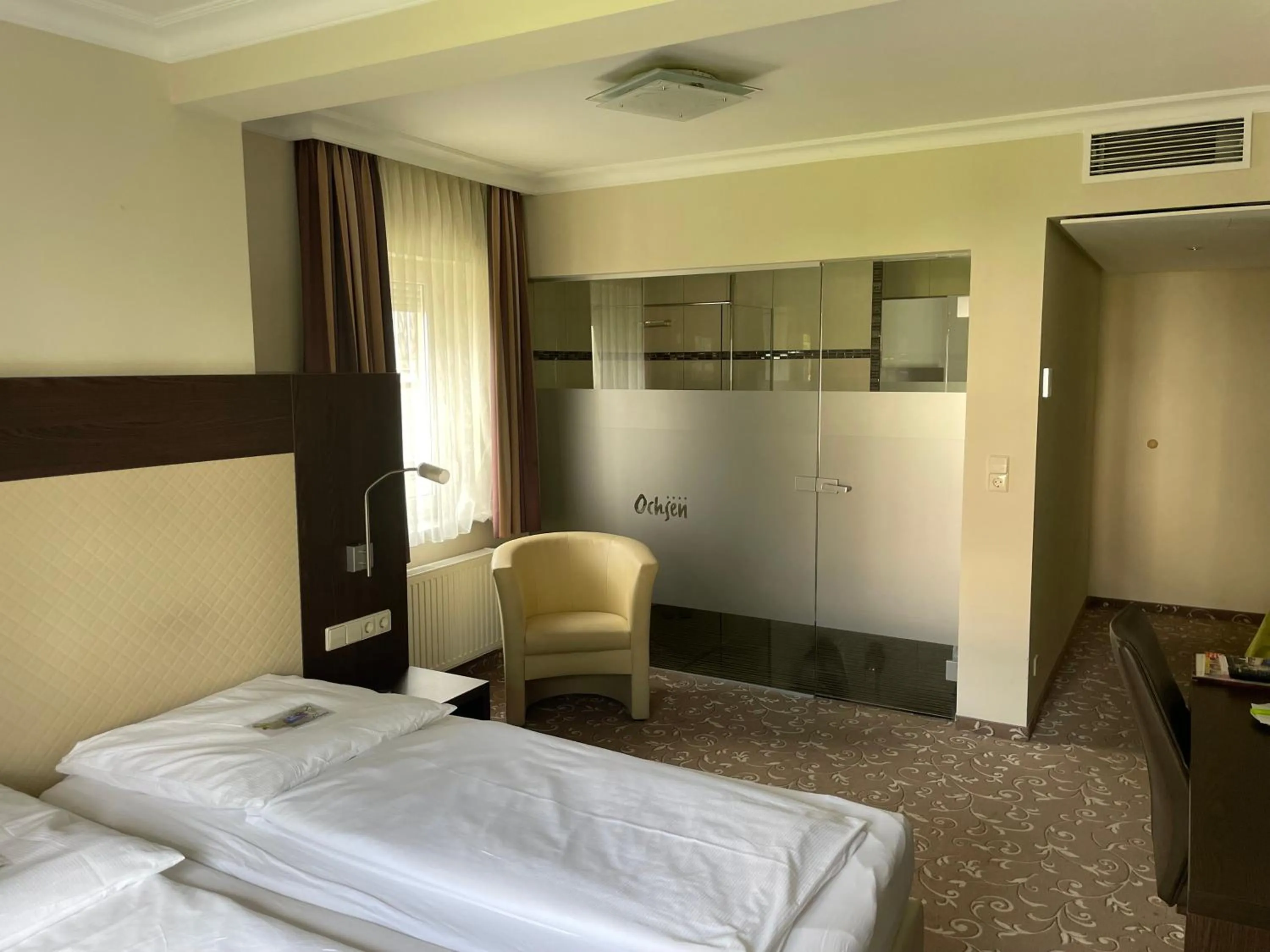 Bathroom, Bed in Hotel Ochsen Stuttgart