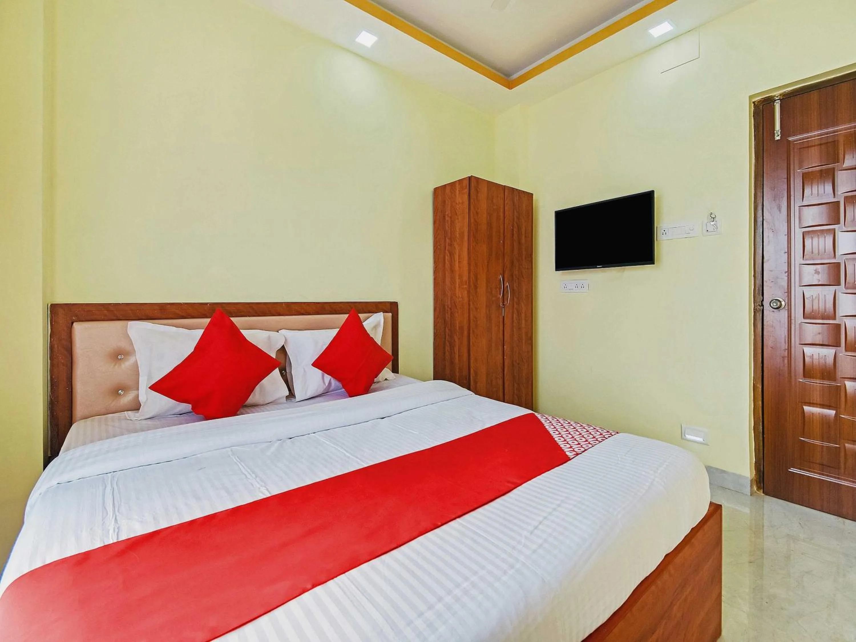 Bedroom, Bed in Hotel O Om Shanti Palace