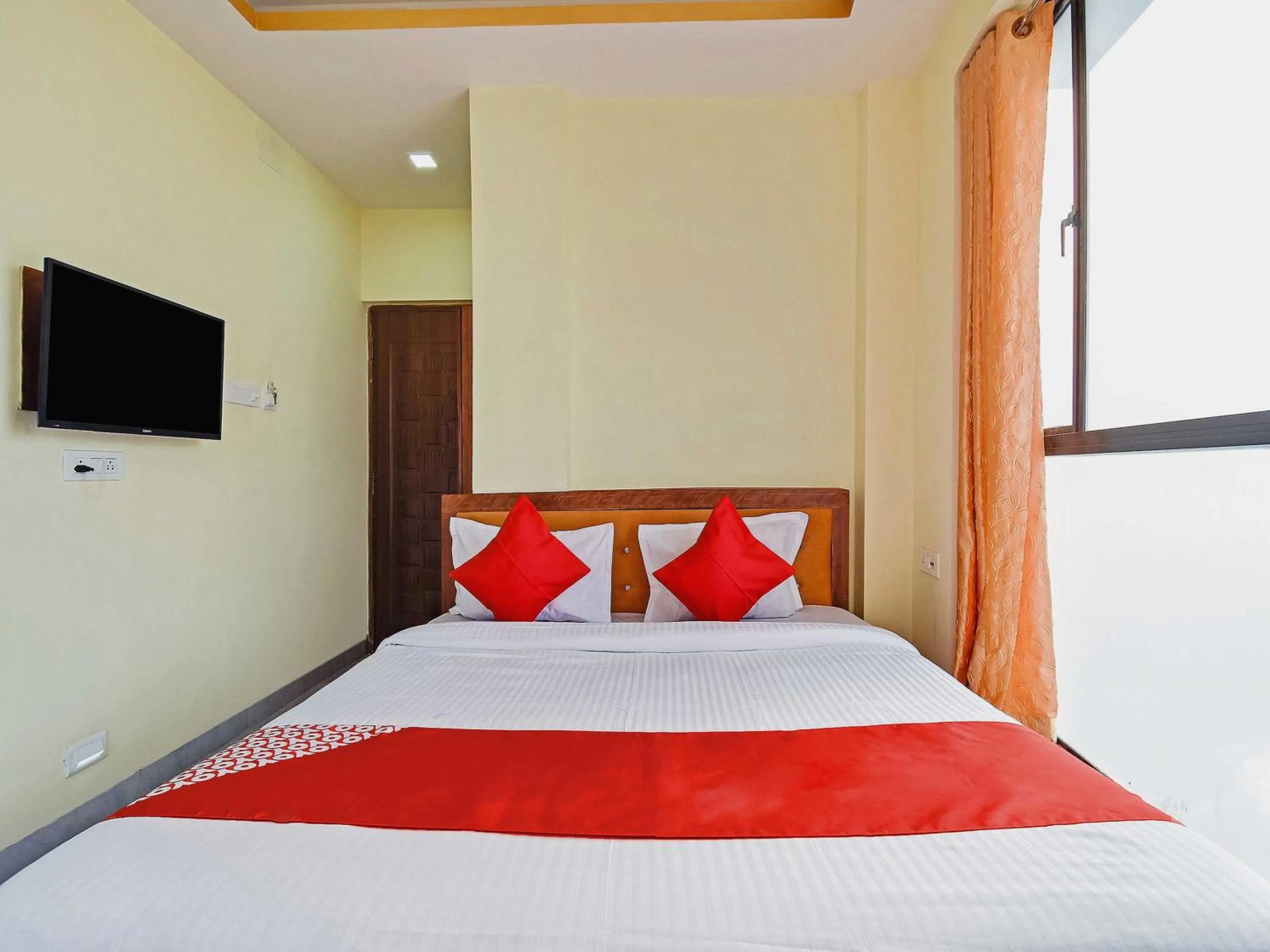 Bedroom, Bed in Hotel O Om Shanti Palace