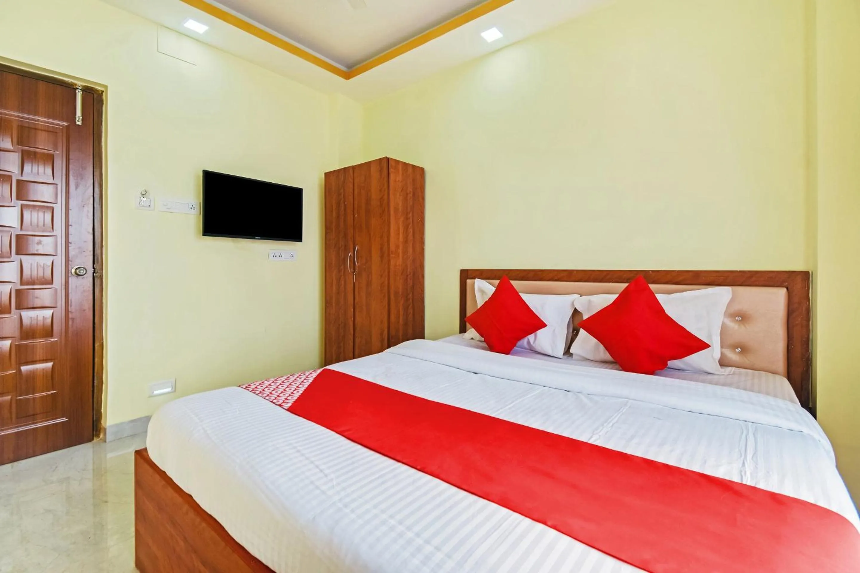 Bedroom, Bed in Hotel O Om Shanti Palace