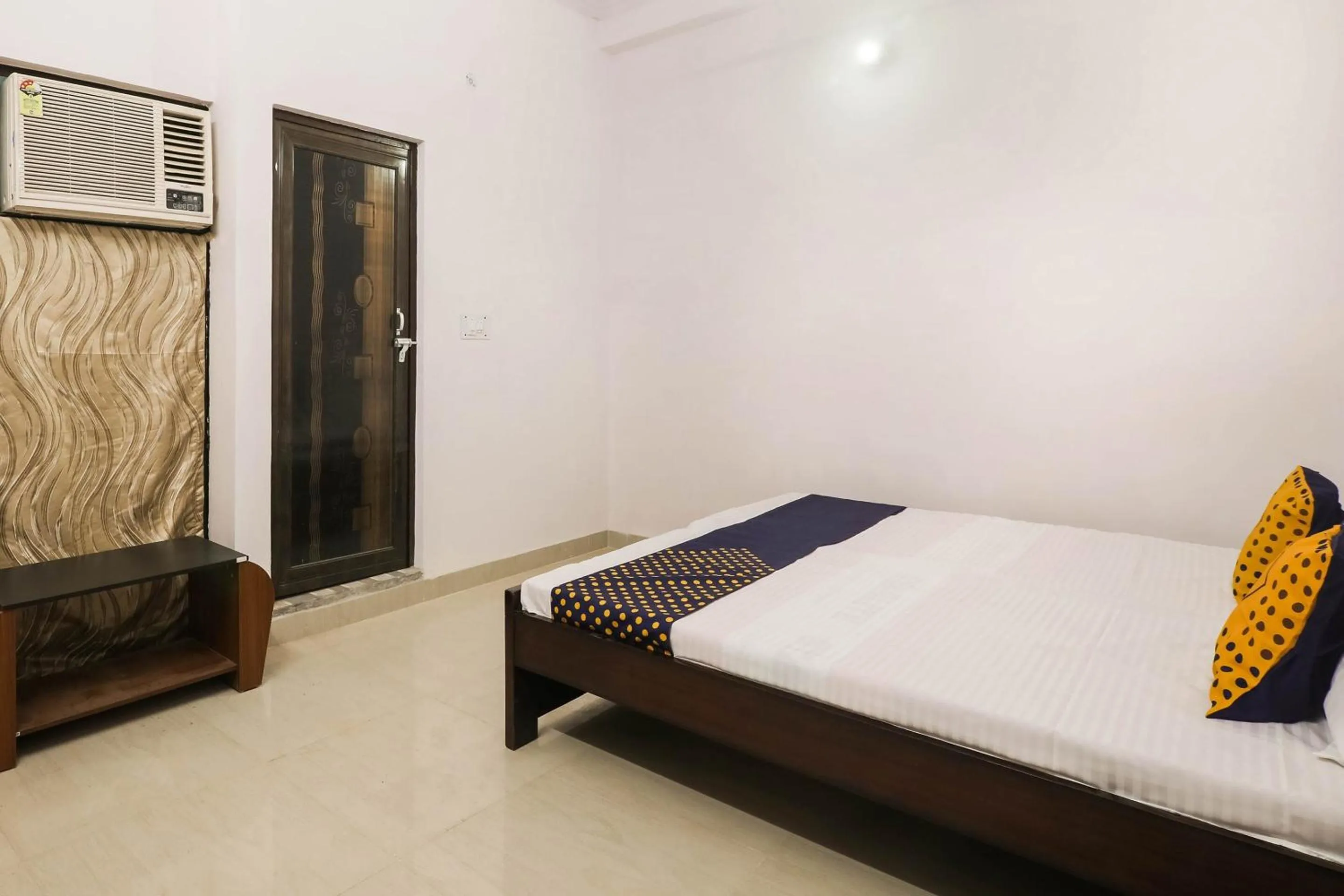Lobby or reception, Bed in SPOT ON 76421 Kuldeep Inn
