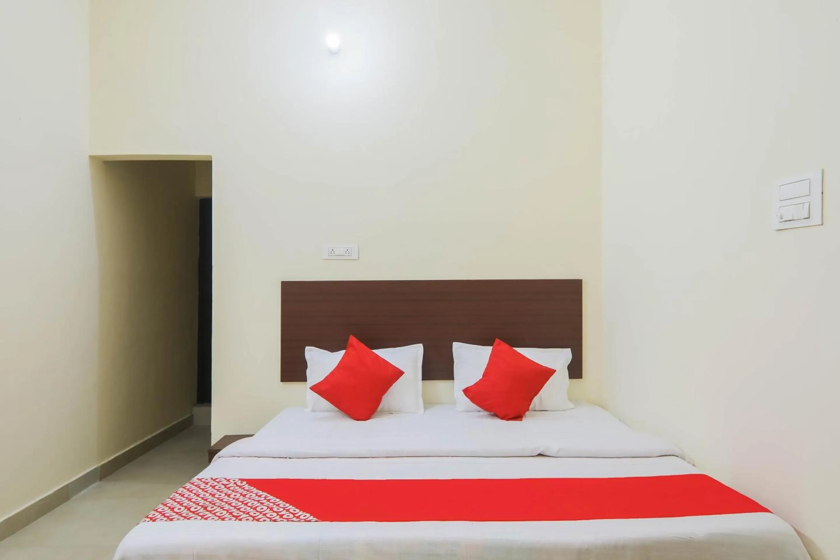 Bedroom, Bed in Hotel O Laavin Inn Near Gomti Riverfront Park
