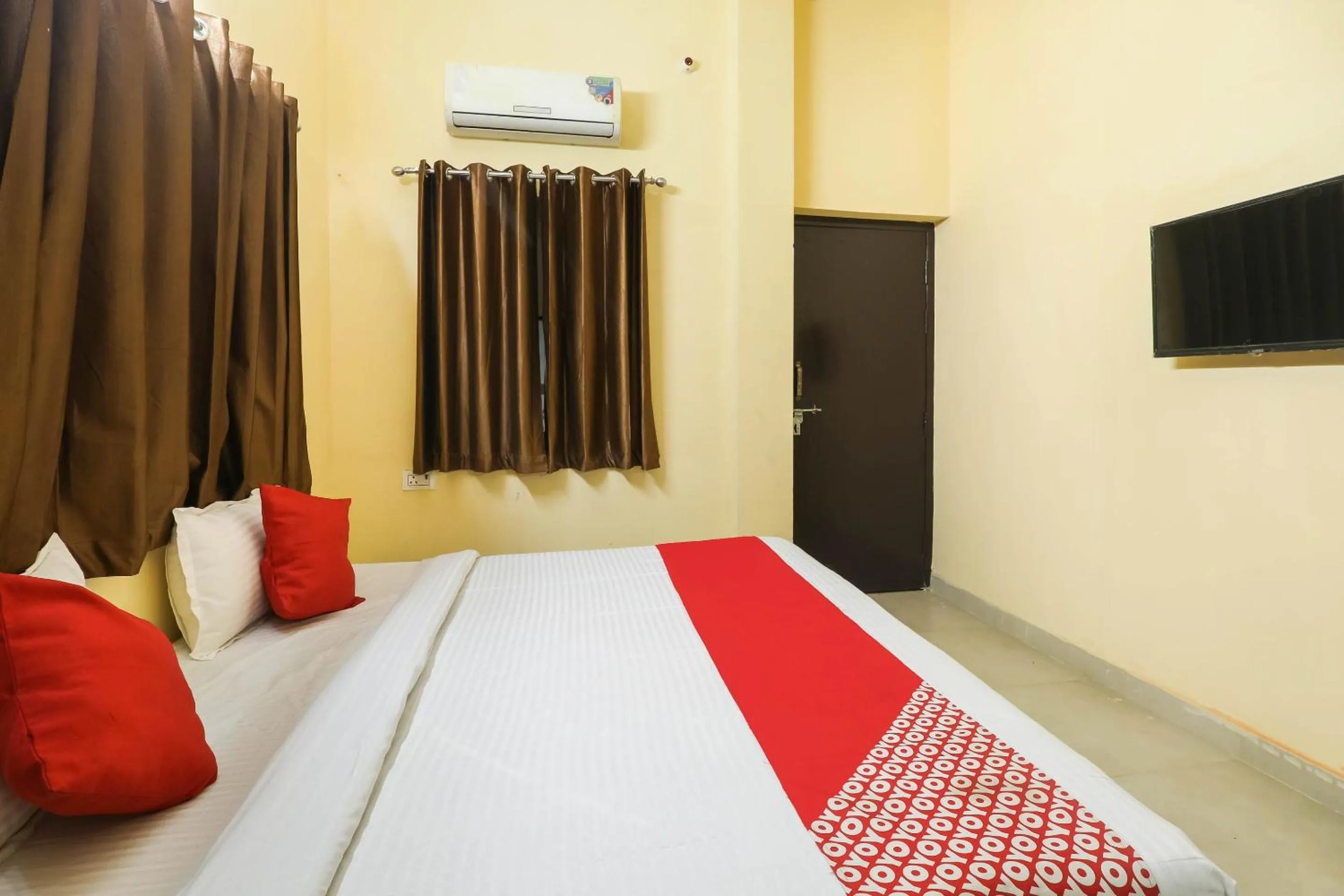 Bedroom, Bed in Hotel O Laavin Inn Near Gomti Riverfront Park