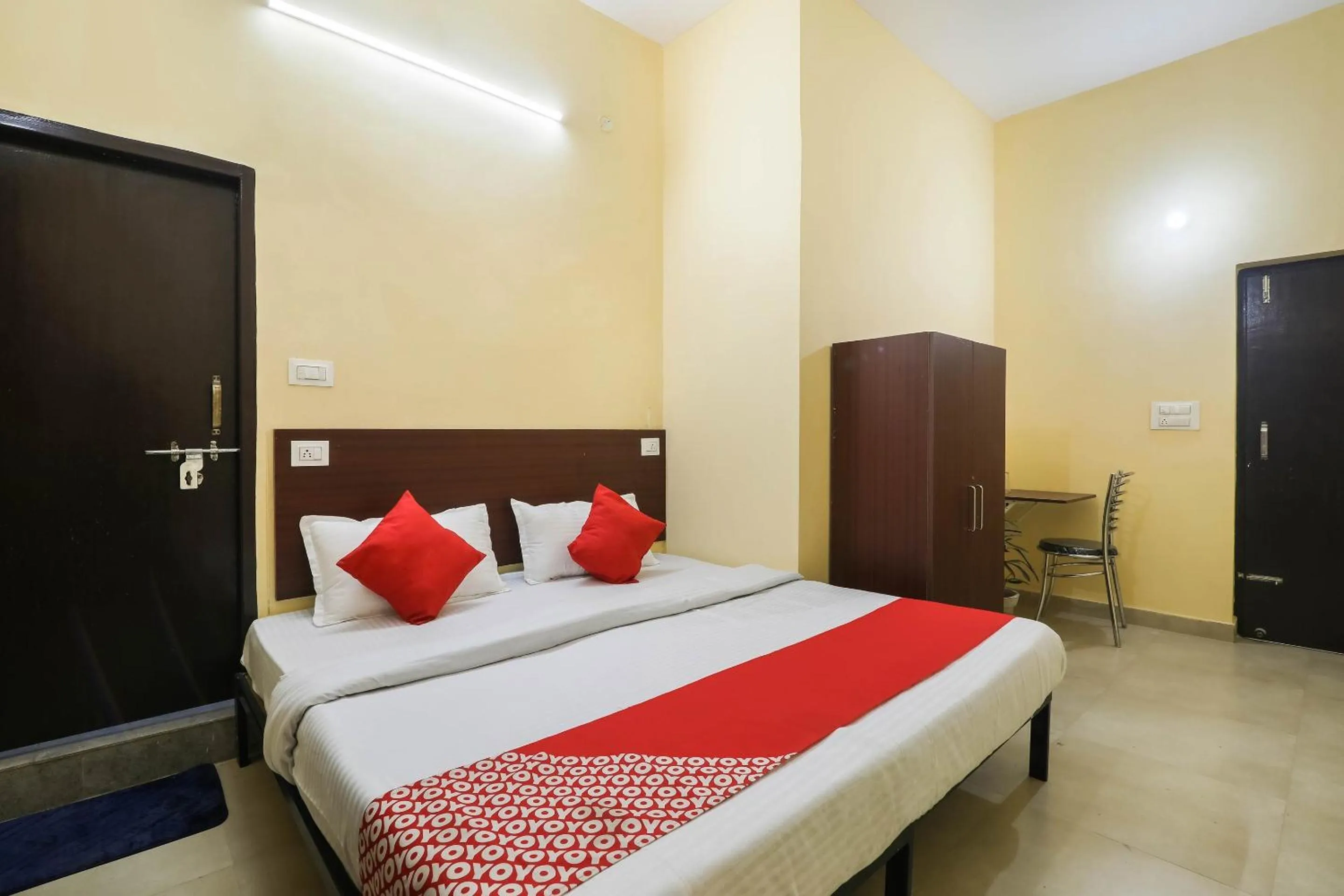Bedroom, Bed in Hotel O Laavin Inn Near Gomti Riverfront Park