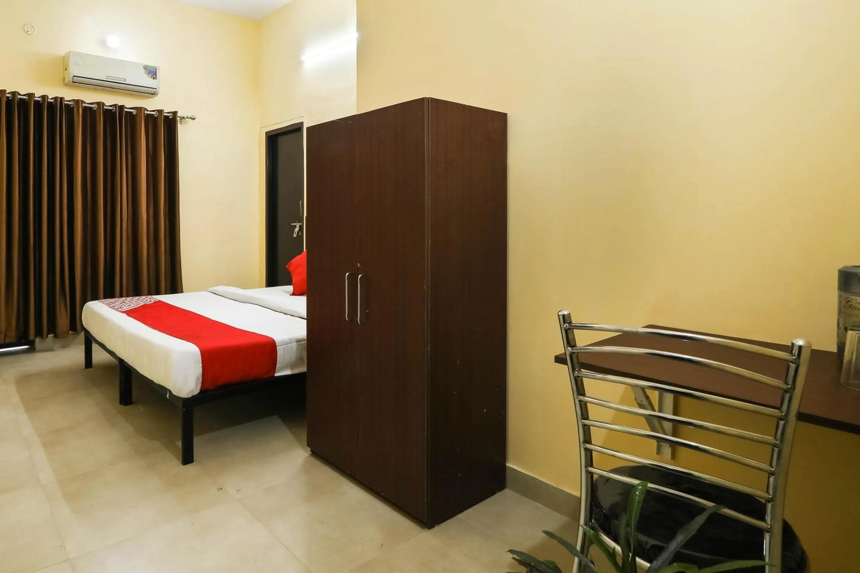 Bedroom, Bed in Hotel O Laavin Inn Near Gomti Riverfront Park