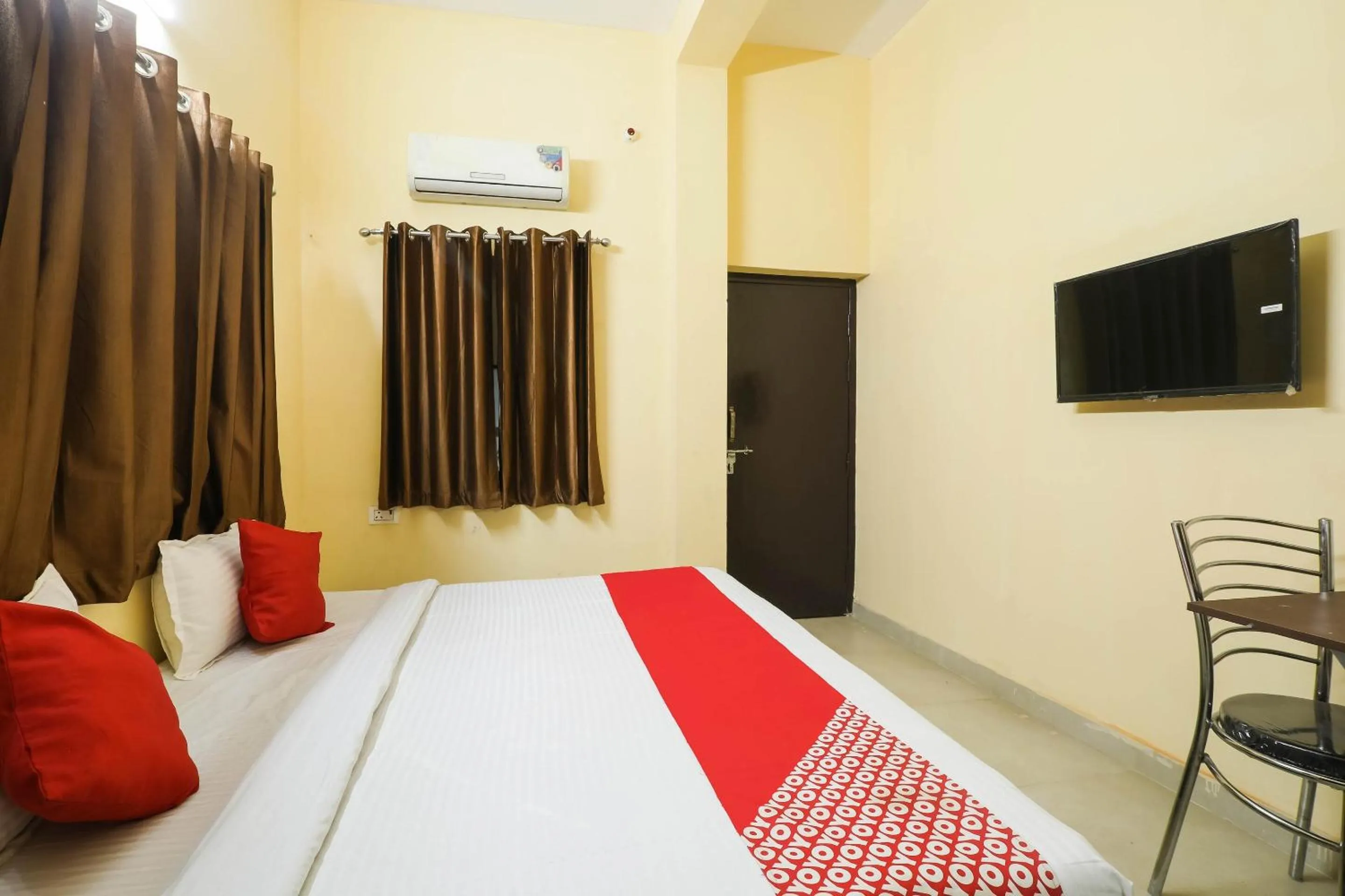 Bedroom, Bed in Hotel O Laavin Inn Near Gomti Riverfront Park
