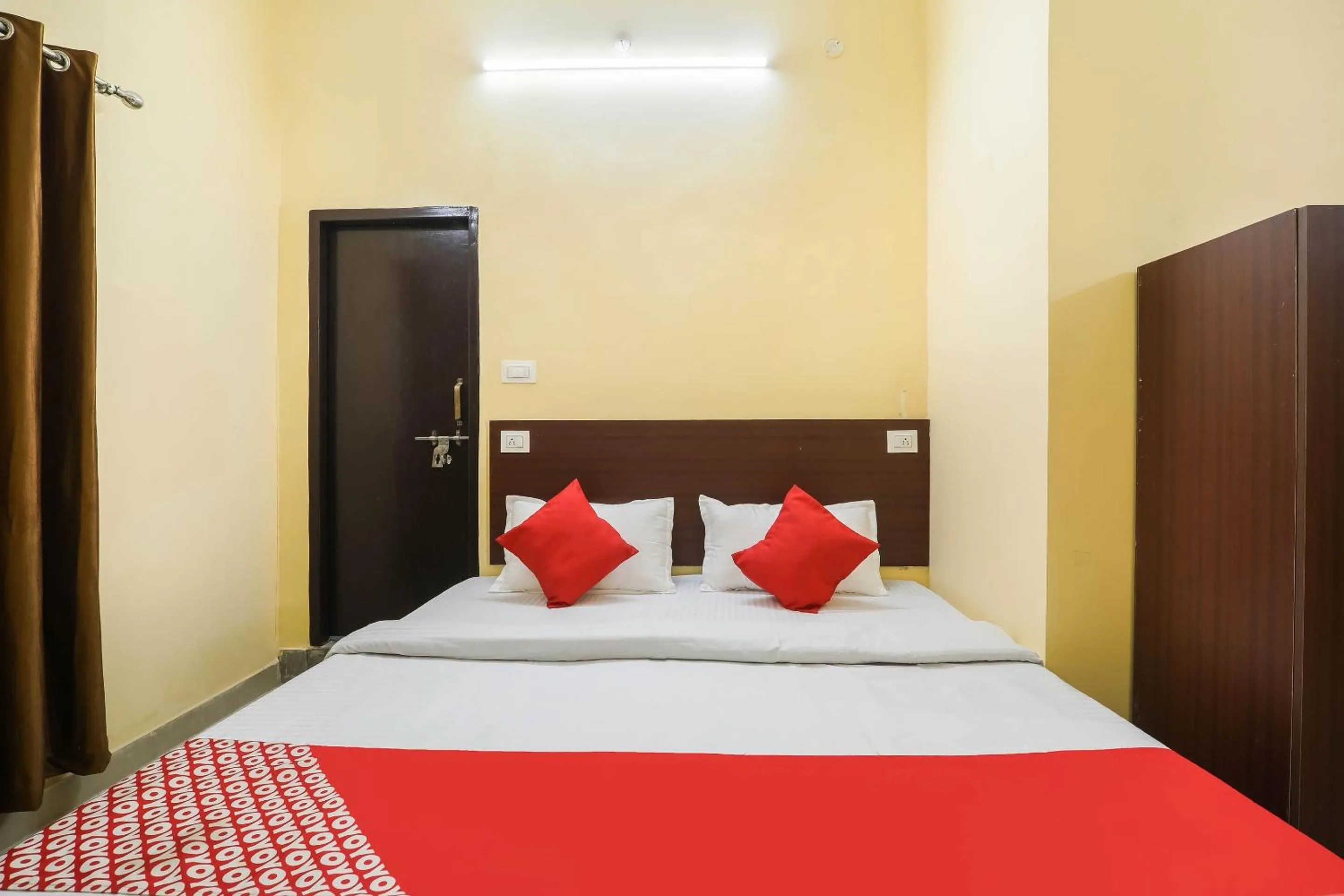 Bedroom, Bed in Hotel O Laavin Inn Near Gomti Riverfront Park