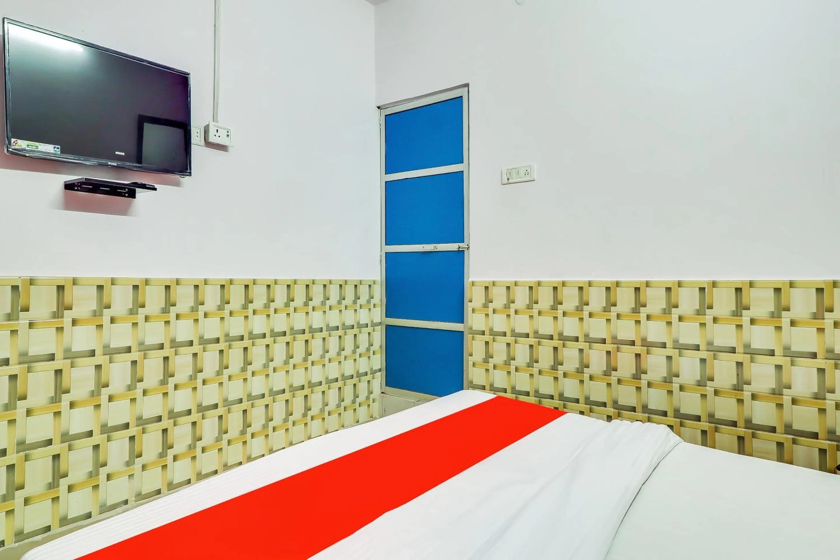 Bedroom, Bed in Super Hotel O Dolphin