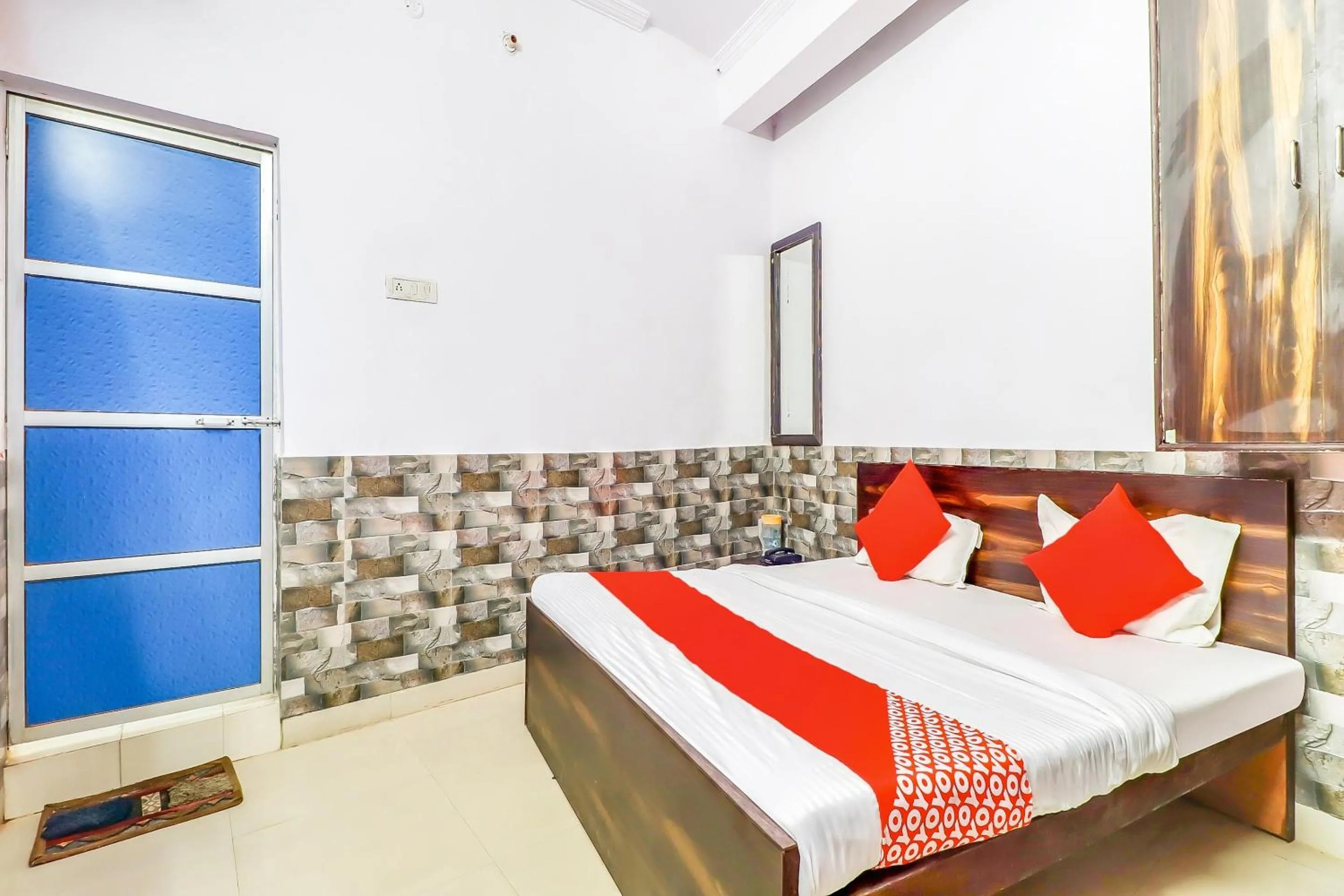 Bedroom, Bed in Super Hotel O Dolphin