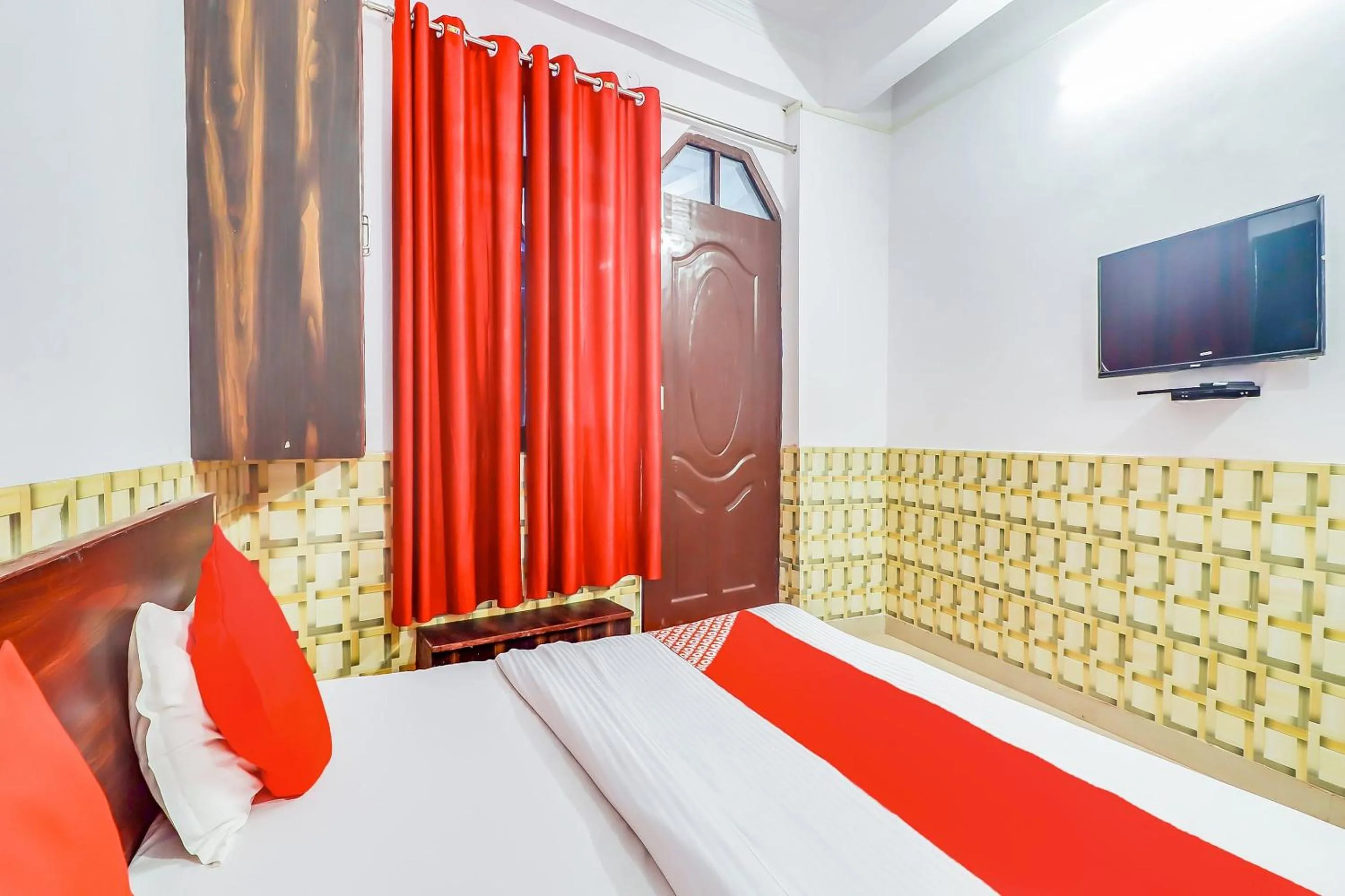 Bedroom, Bed in Super Hotel O Dolphin