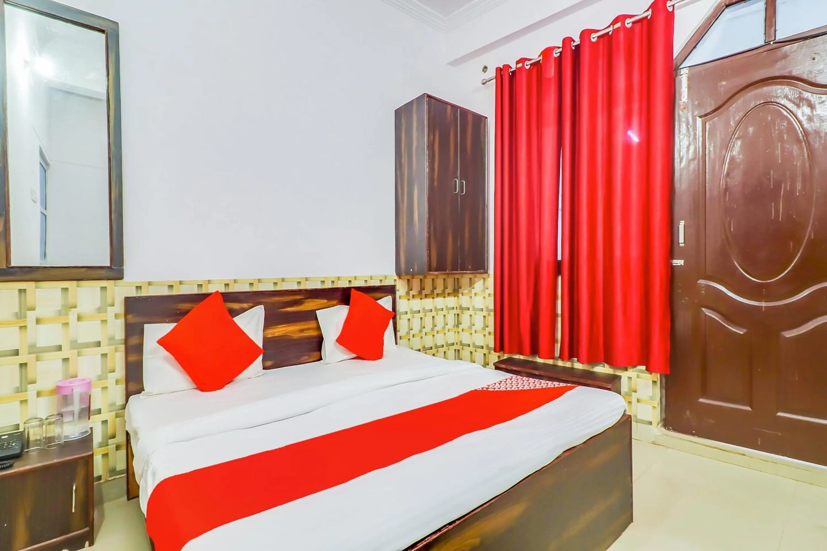 Bedroom, Bed in Super Hotel O Dolphin