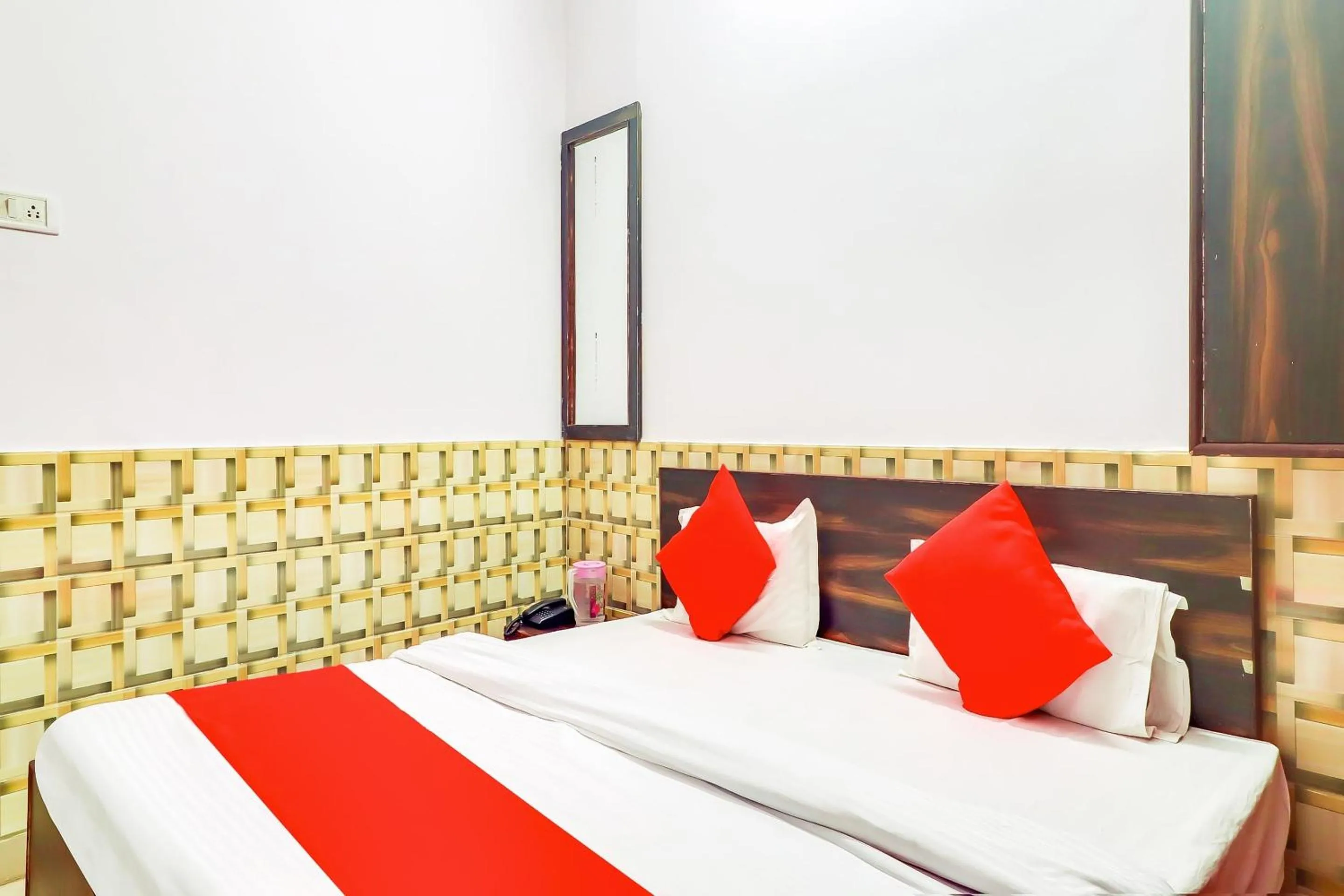 Bedroom, Bed in Super Hotel O Dolphin