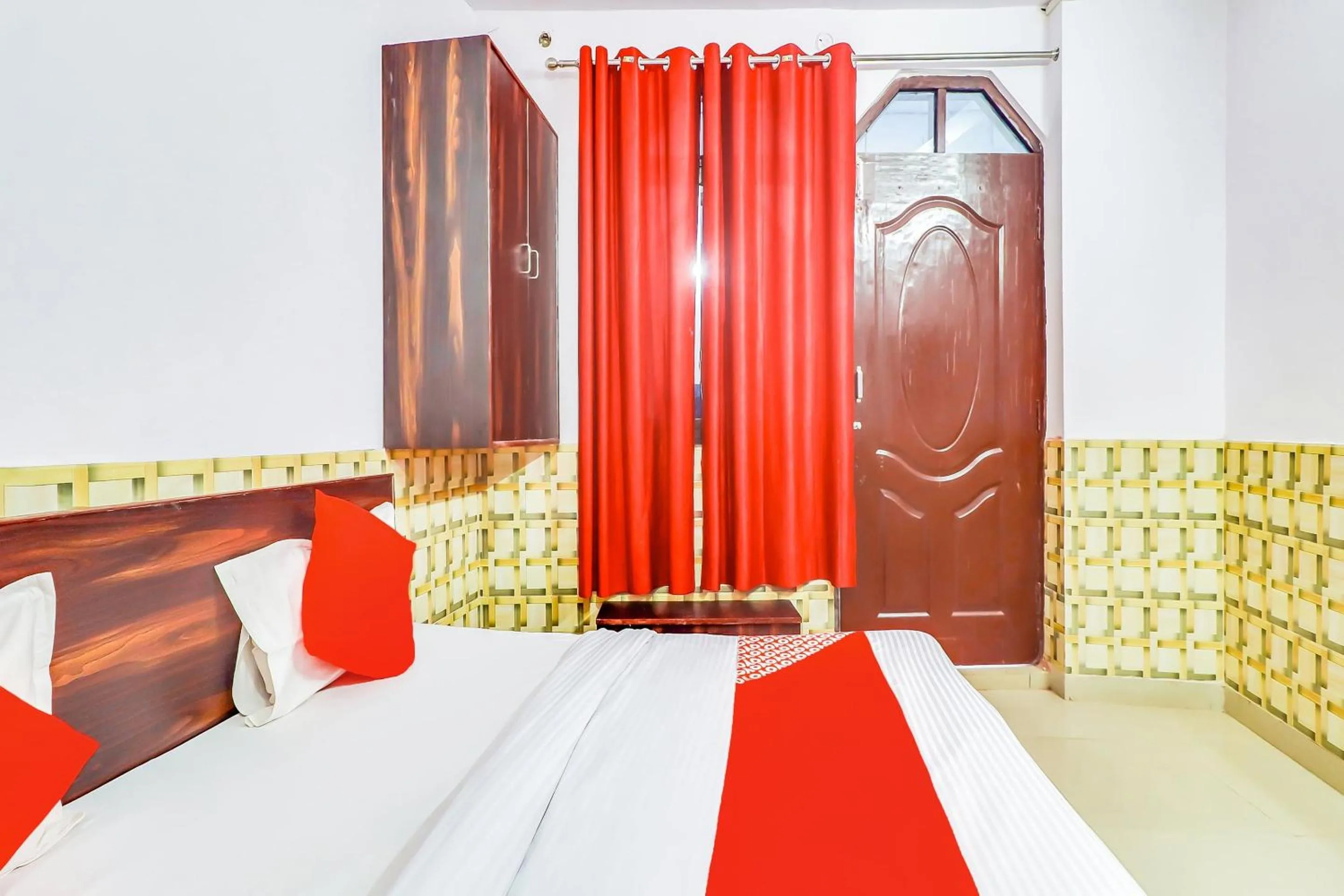 Bedroom, Bed in Super Hotel O Dolphin