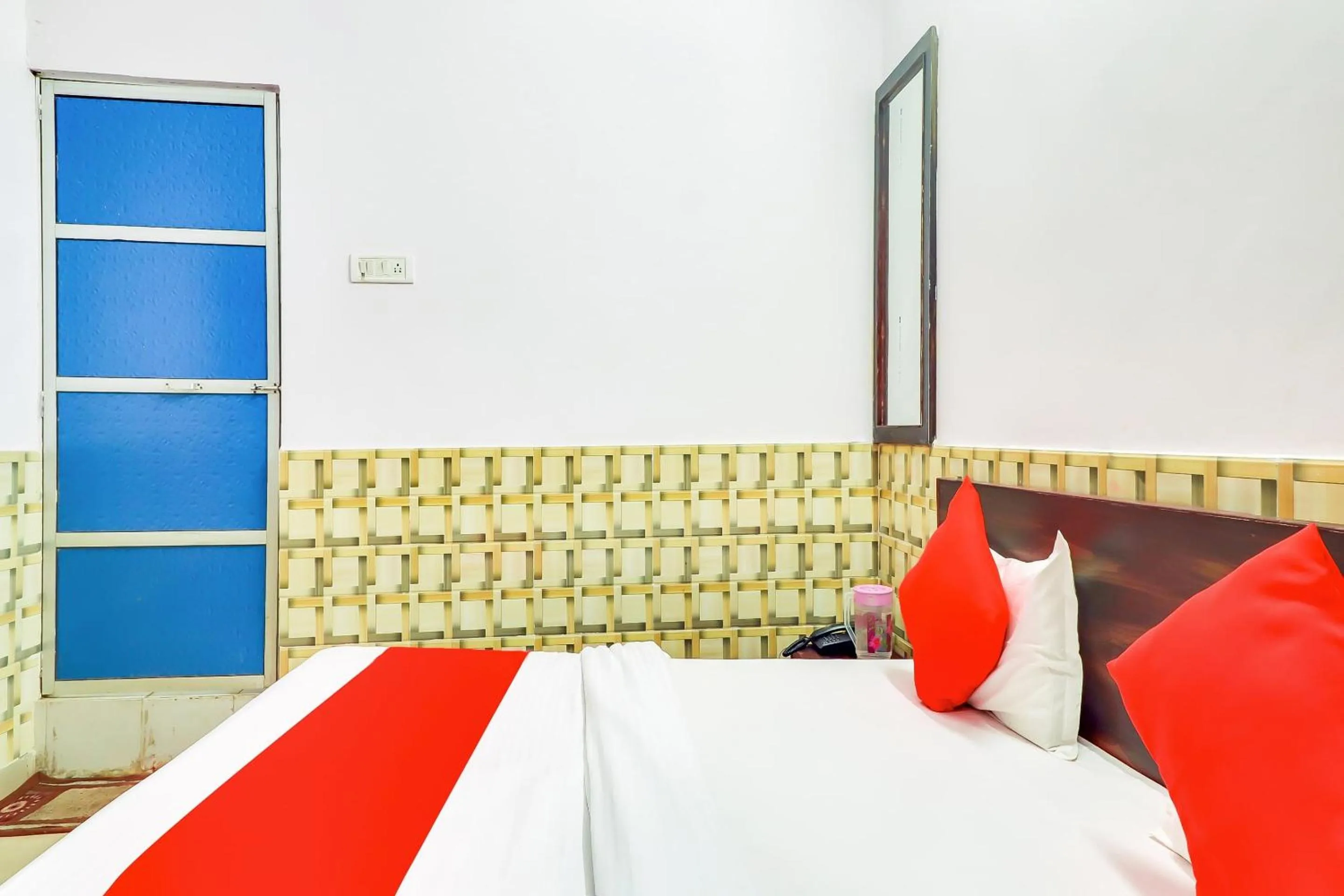 Bedroom, Bed in Super Hotel O Dolphin