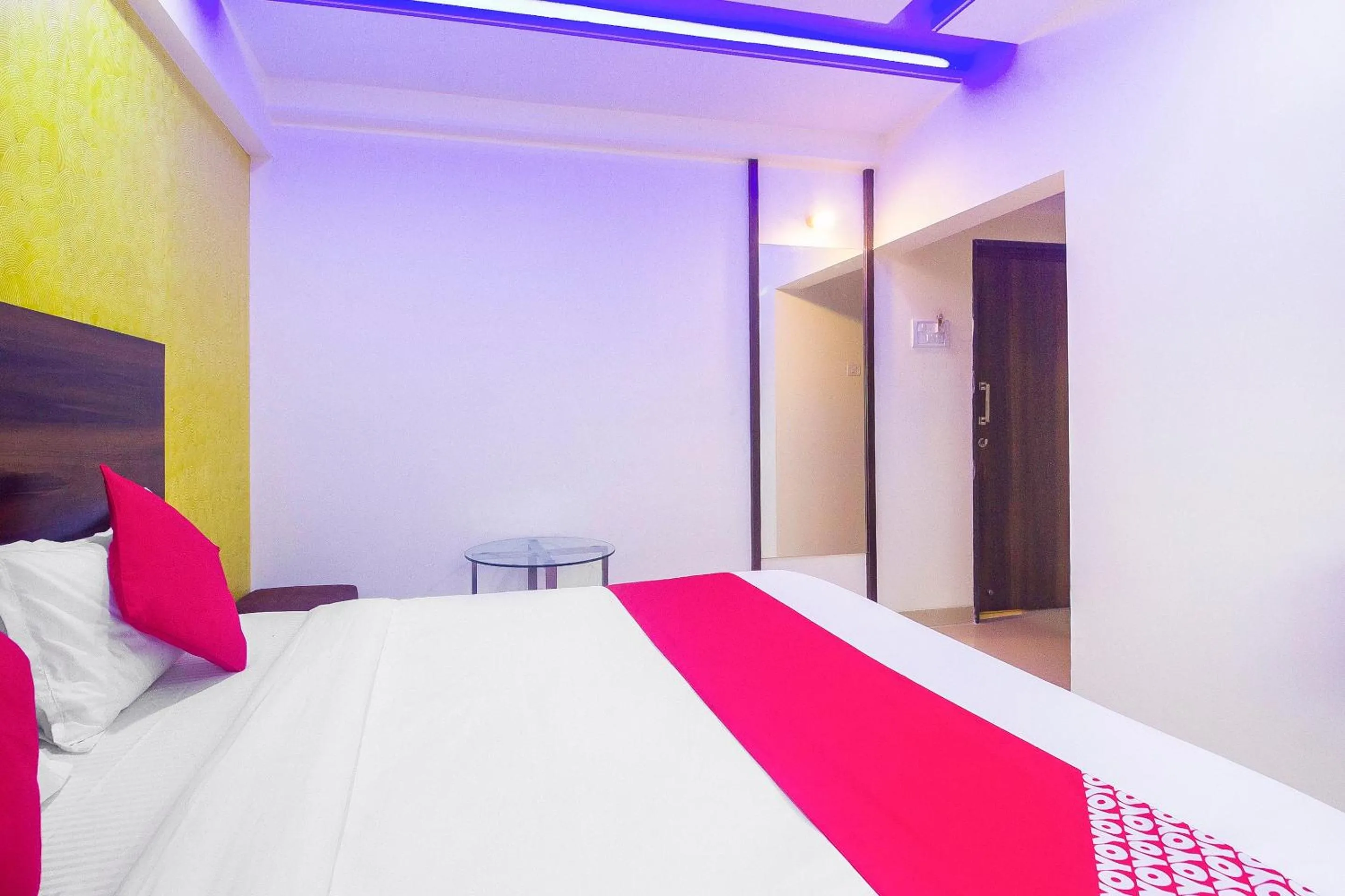 Bedroom, Bed in Hotel O Samrat Palace