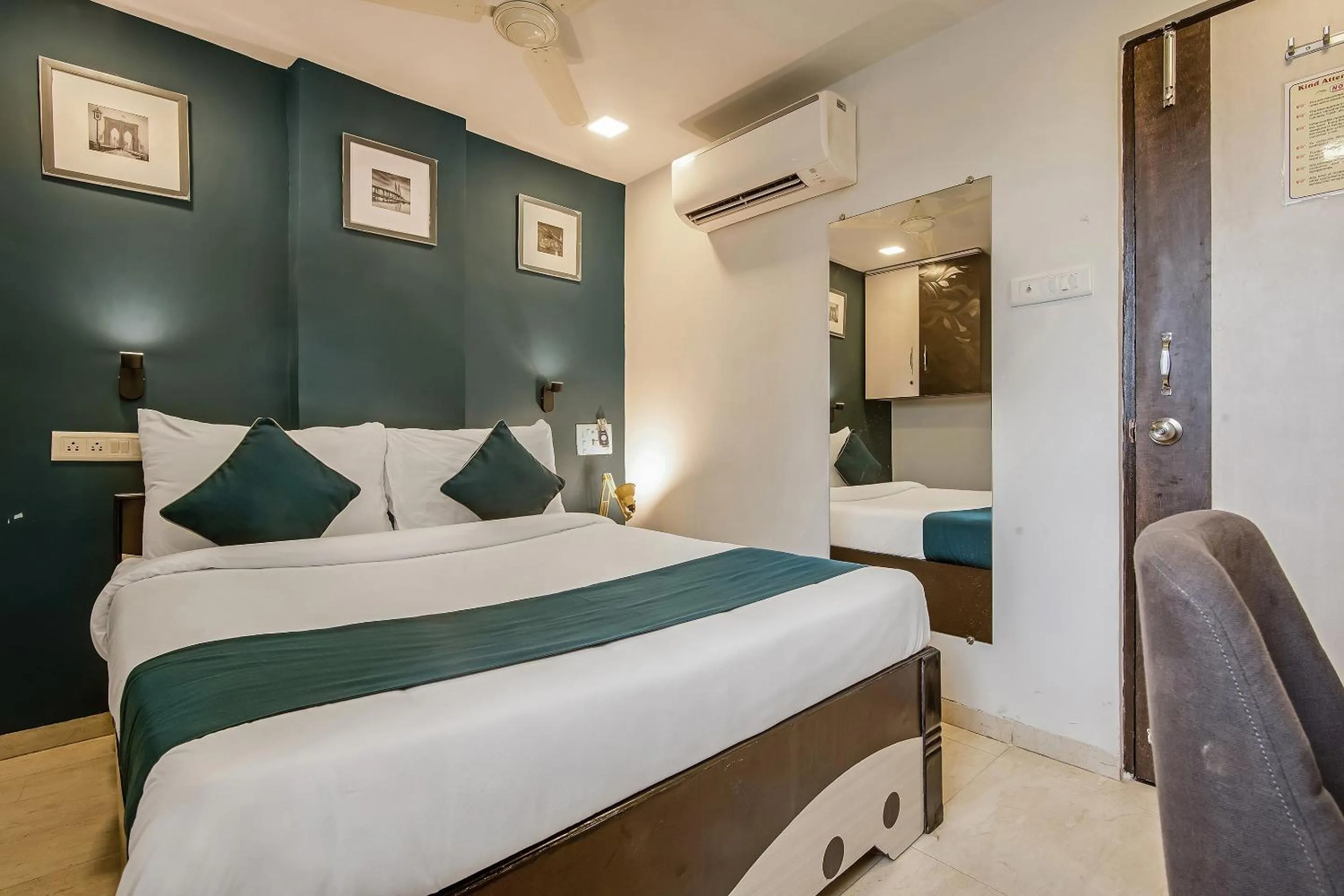 Bedroom, Bed in Hotel O Nirsukh Palace