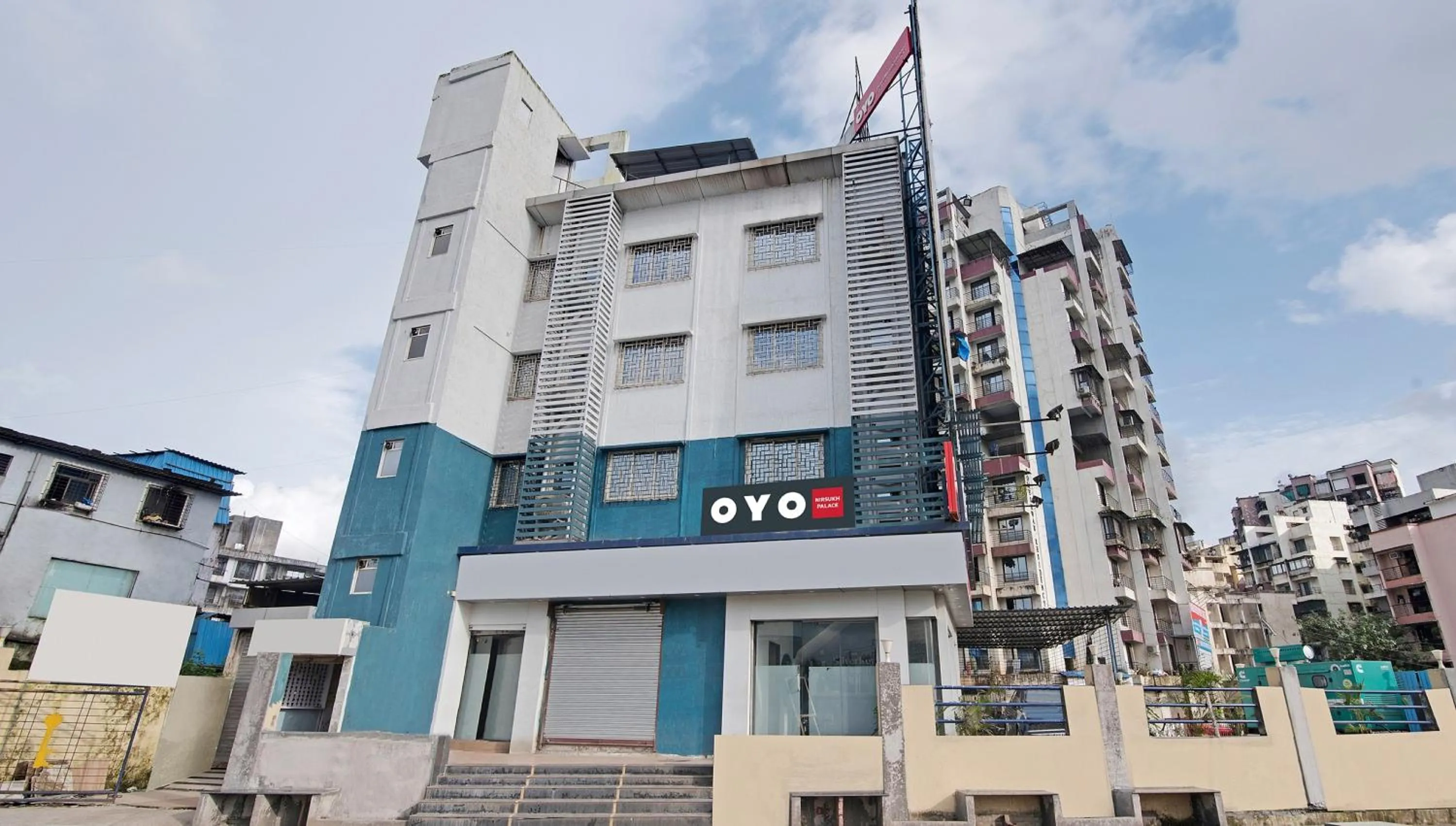Facade/entrance in Hotel O Nirsukh Palace