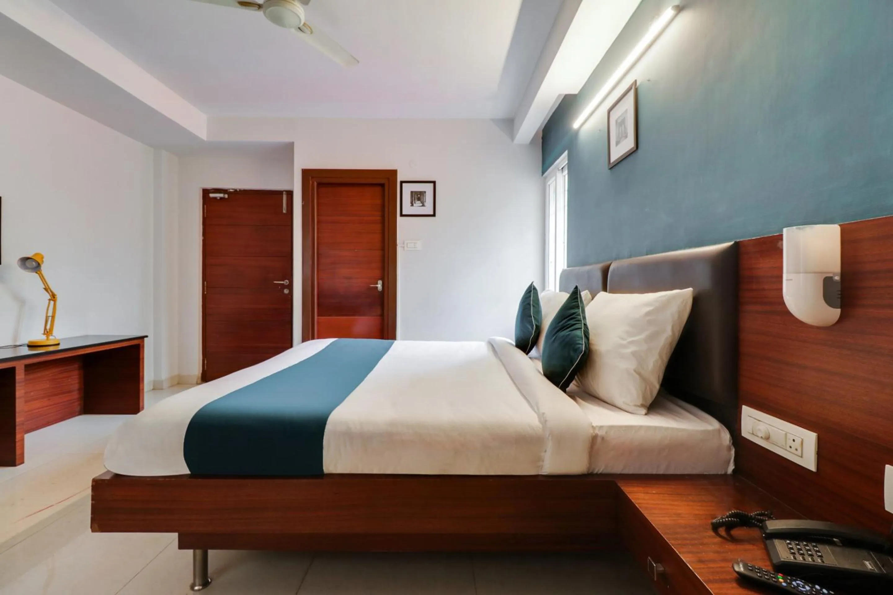 Bedroom, Bed in Super Hotel O Stay Inn Maharani Peta