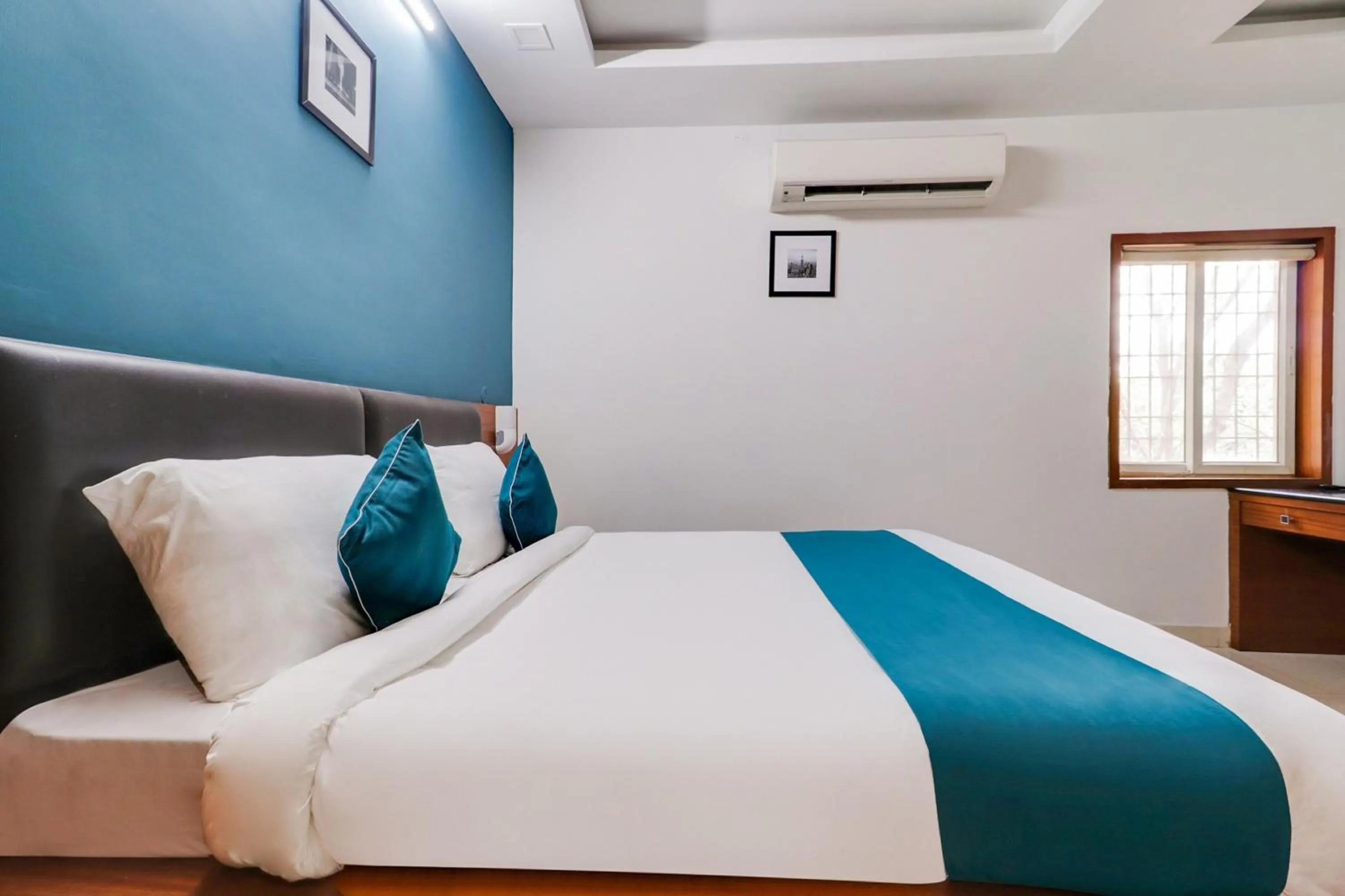 Bedroom, Bed in Super Hotel O Stay Inn Maharani Peta