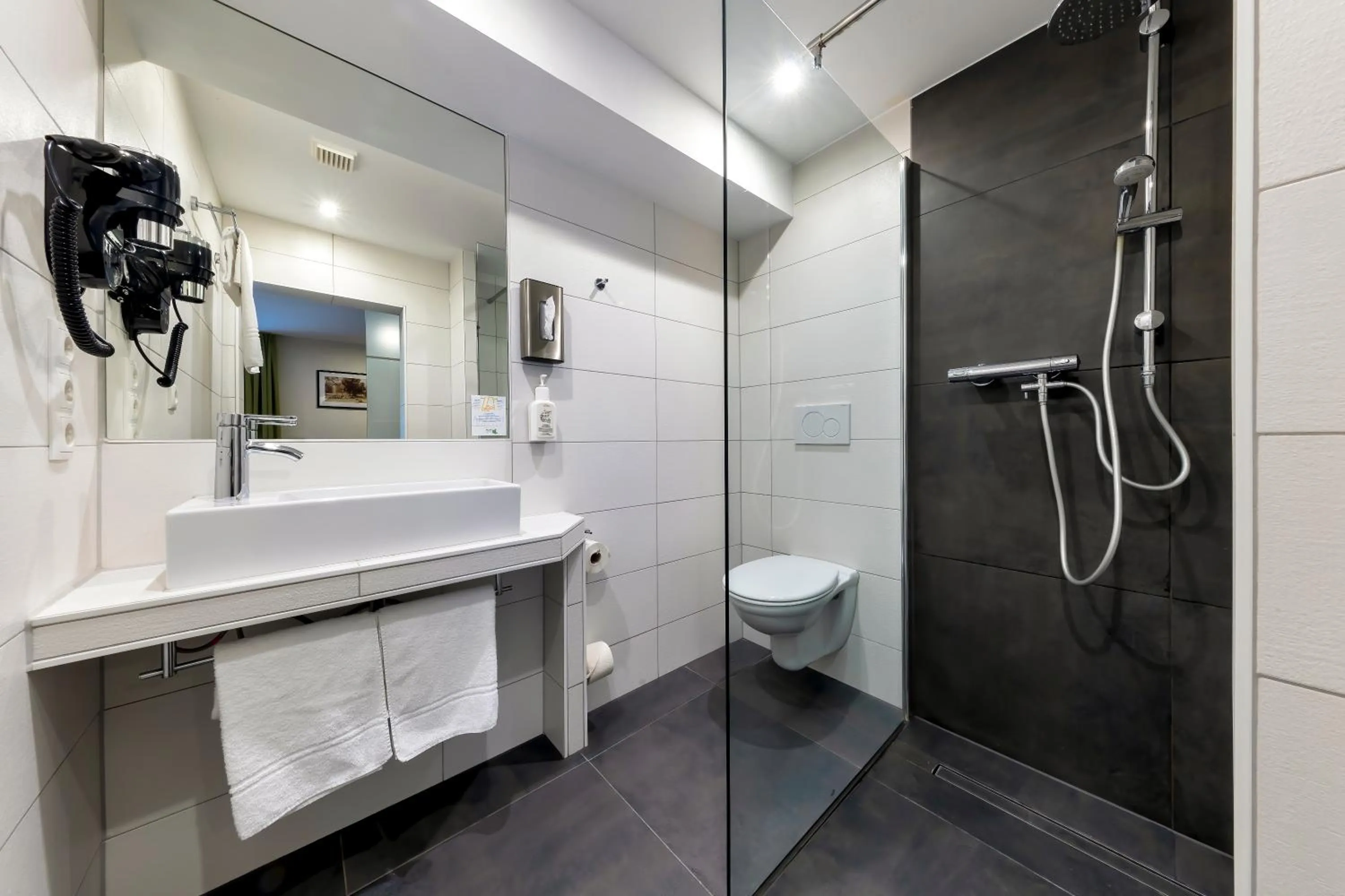 Bathroom in AKZENT Hotel Restaurant Roter Ochse Rhens bei Koblenz