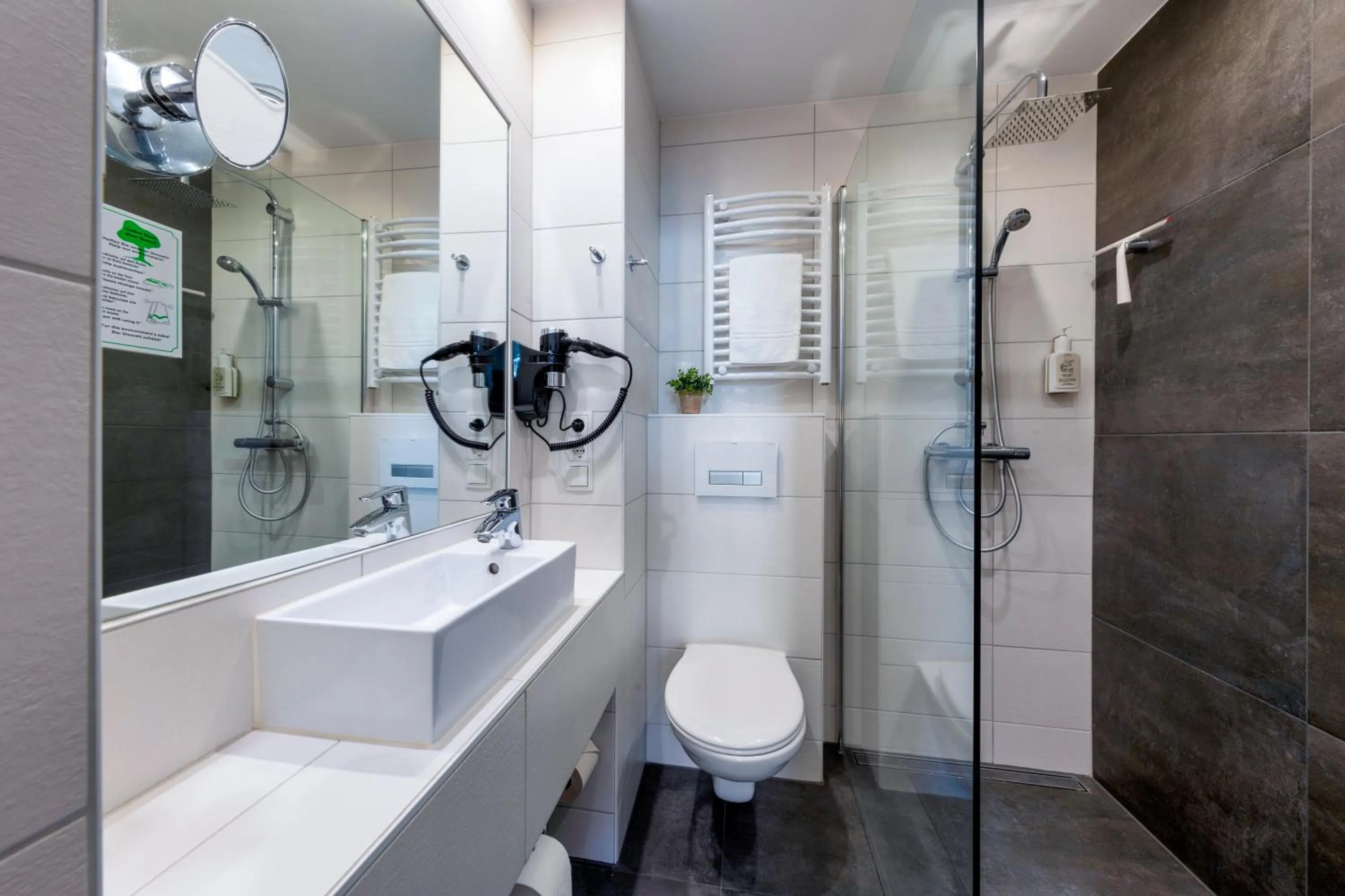 Bathroom in AKZENT Hotel Restaurant Roter Ochse Rhens bei Koblenz