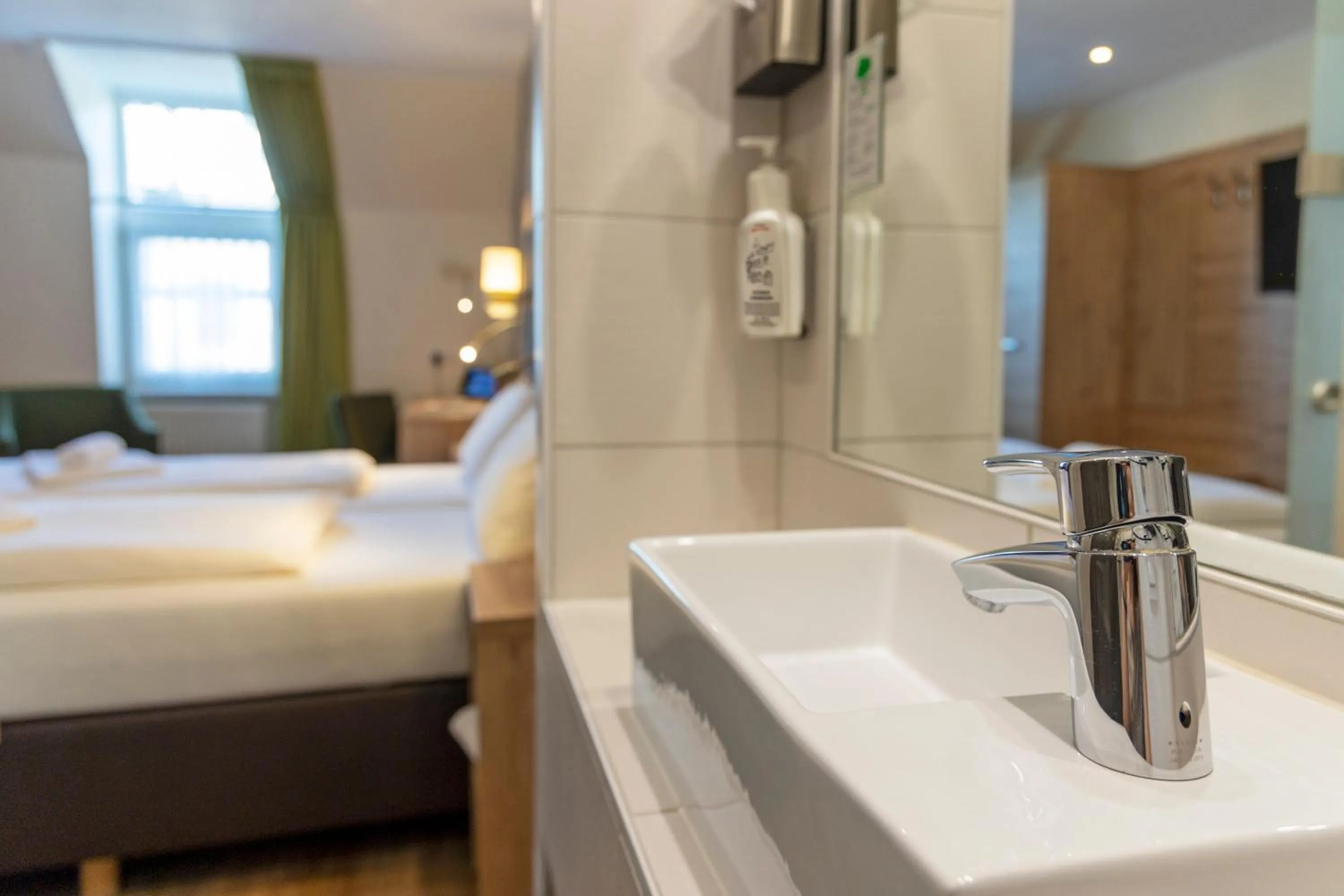 Bed in AKZENT Hotel Restaurant Roter Ochse Rhens bei Koblenz